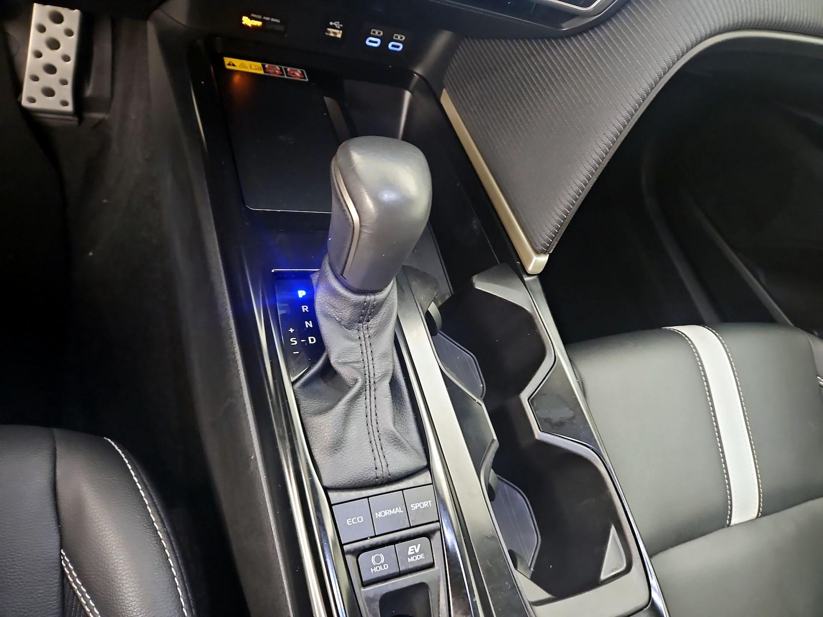 2025 Toyota Camry SE - Photo 18