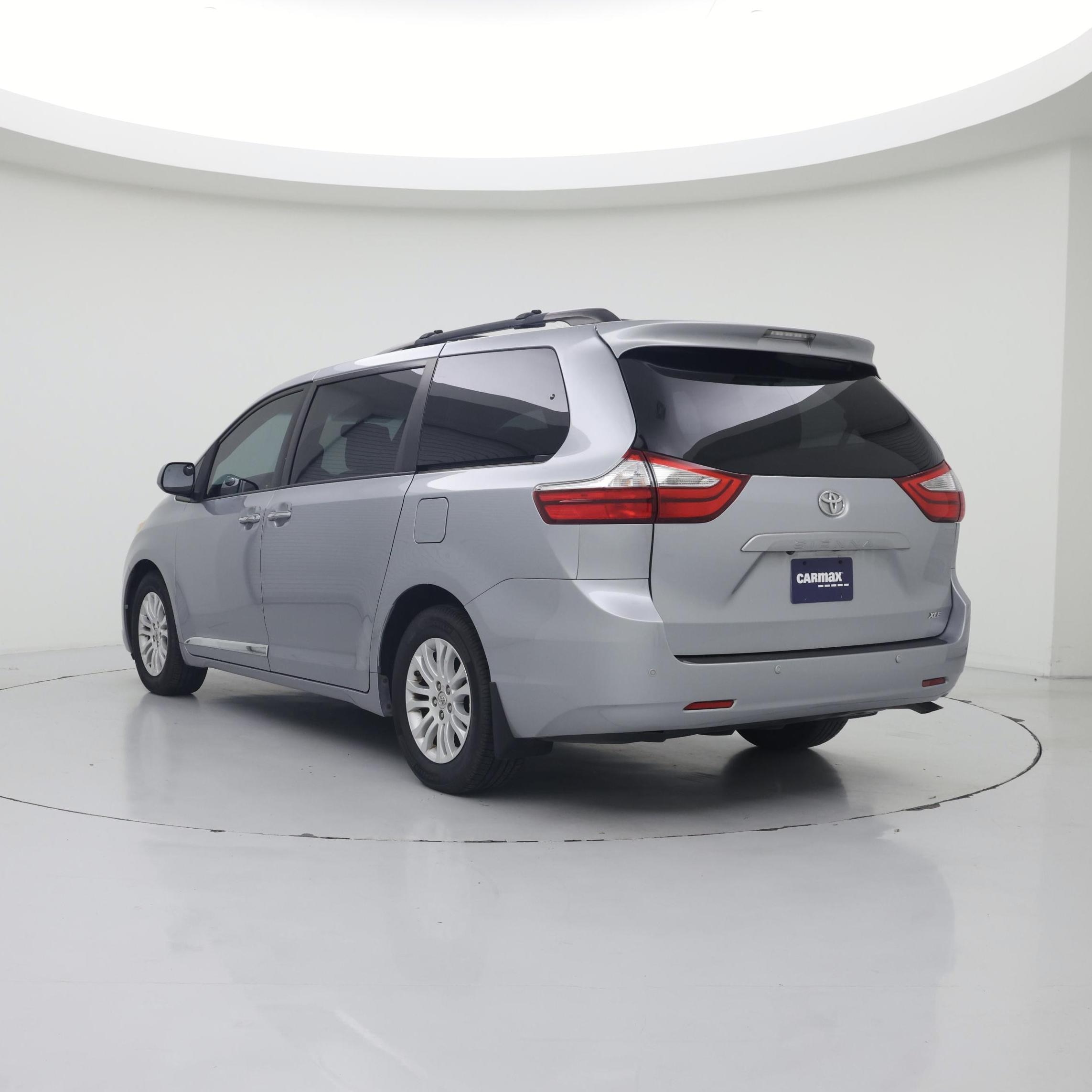 Thumbnail: 2016 Toyota Sienna - 2