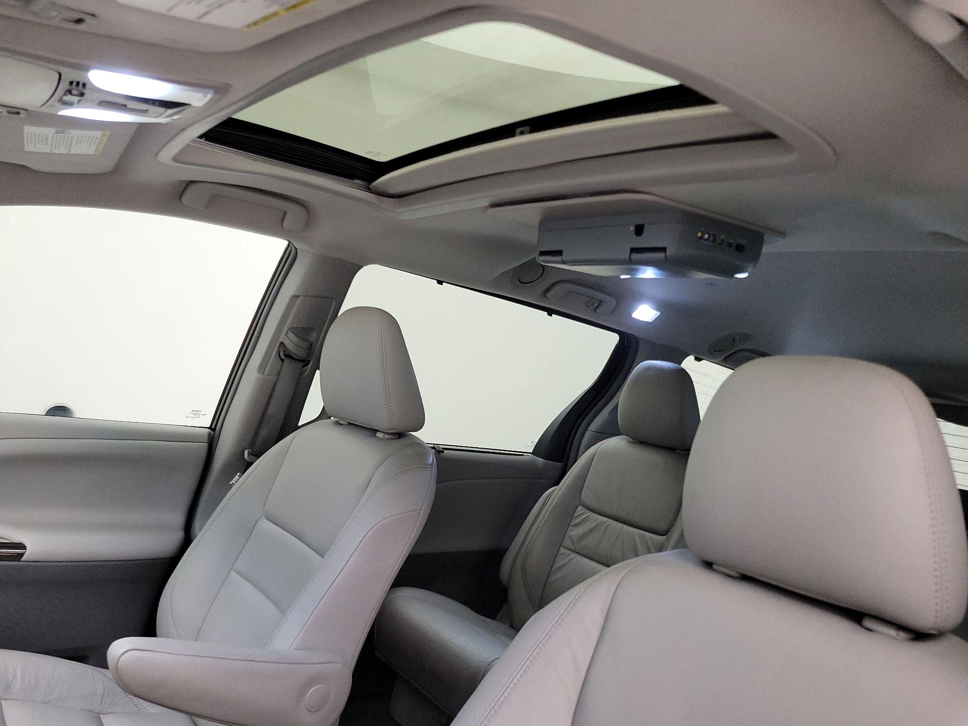 Thumbnail: 2016 Toyota Sienna - 19