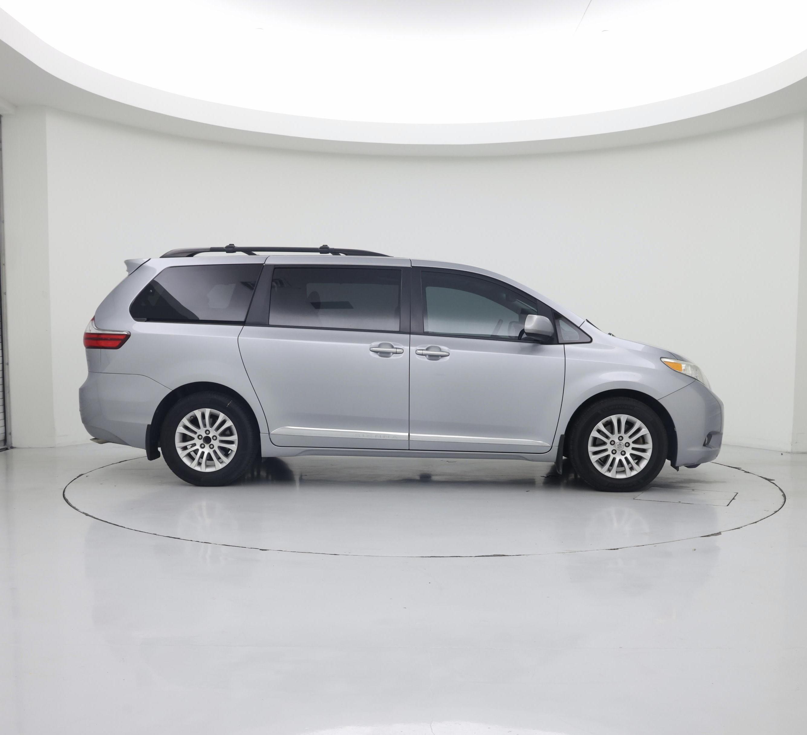 Thumbnail: 2016 Toyota Sienna - 7