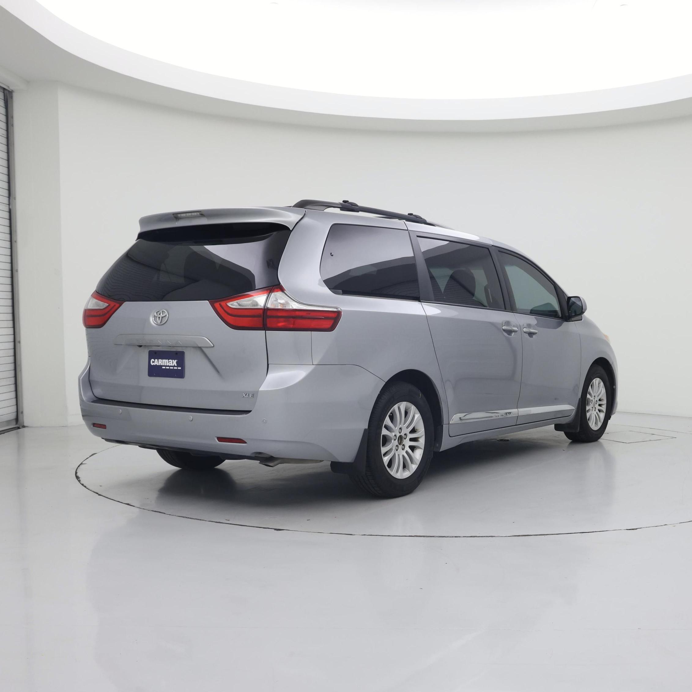 Thumbnail: 2016 Toyota Sienna - 8