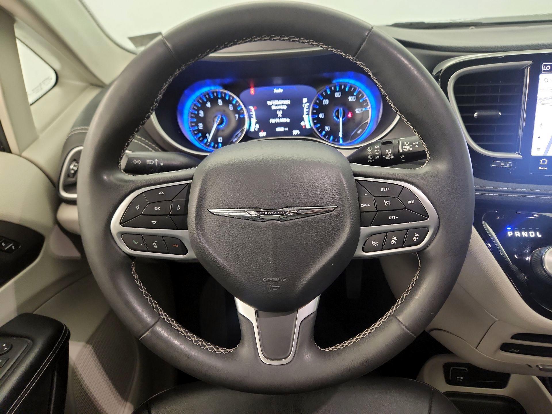 Thumbnail: 2022 Chrysler Pacifica - 10