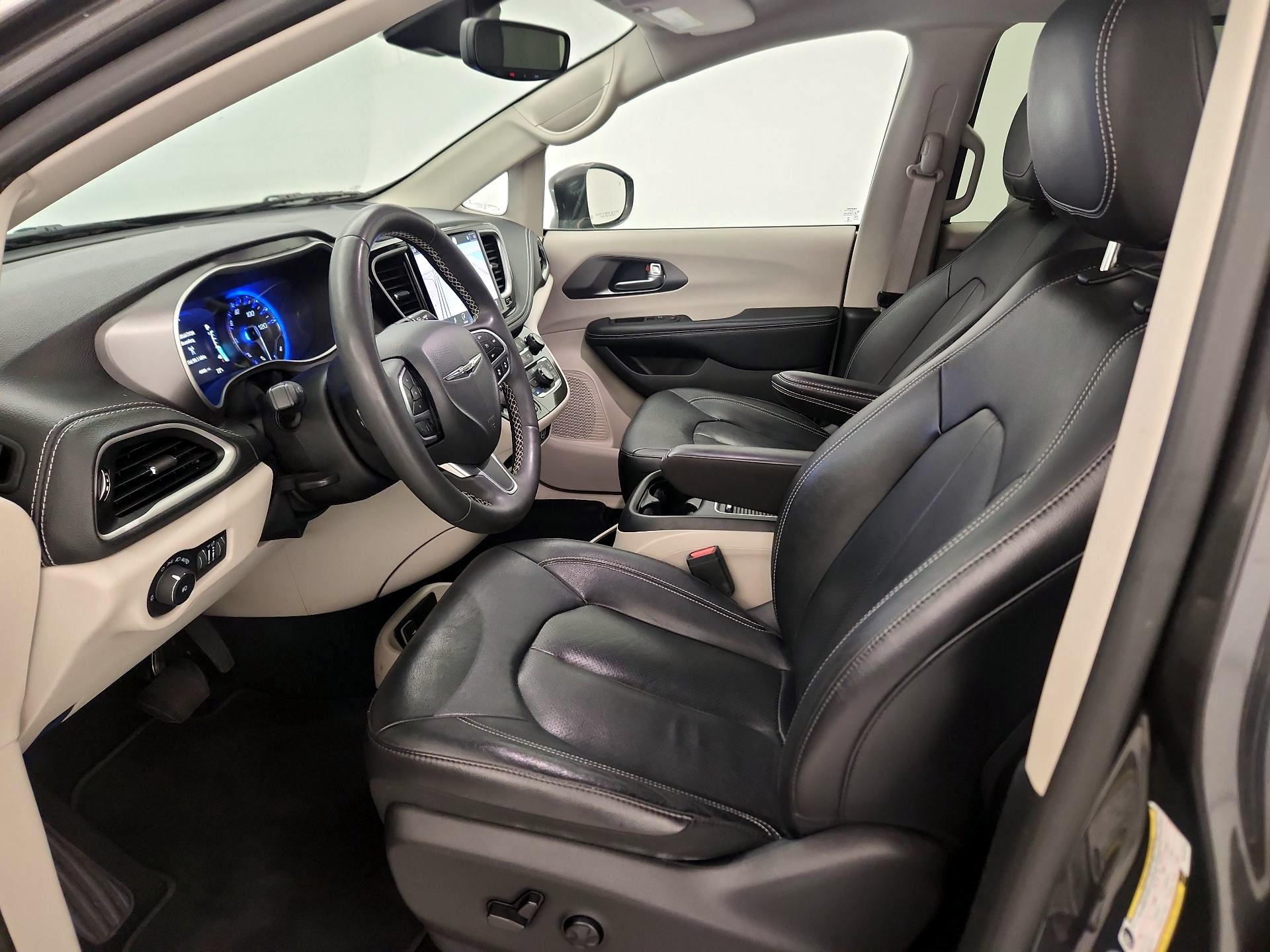 Thumbnail: 2022 Chrysler Pacifica - 11