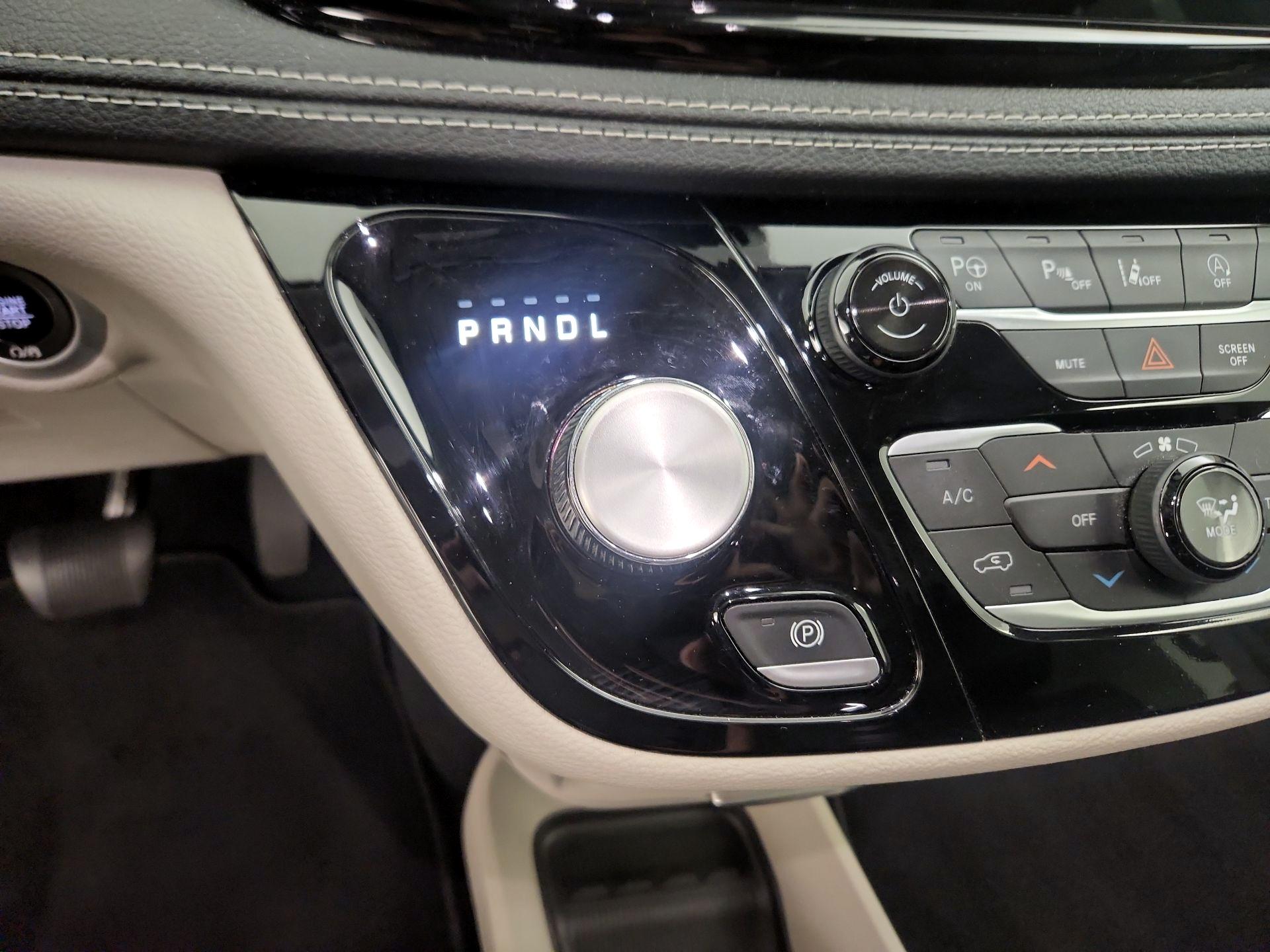 Thumbnail: 2022 Chrysler Pacifica - 18