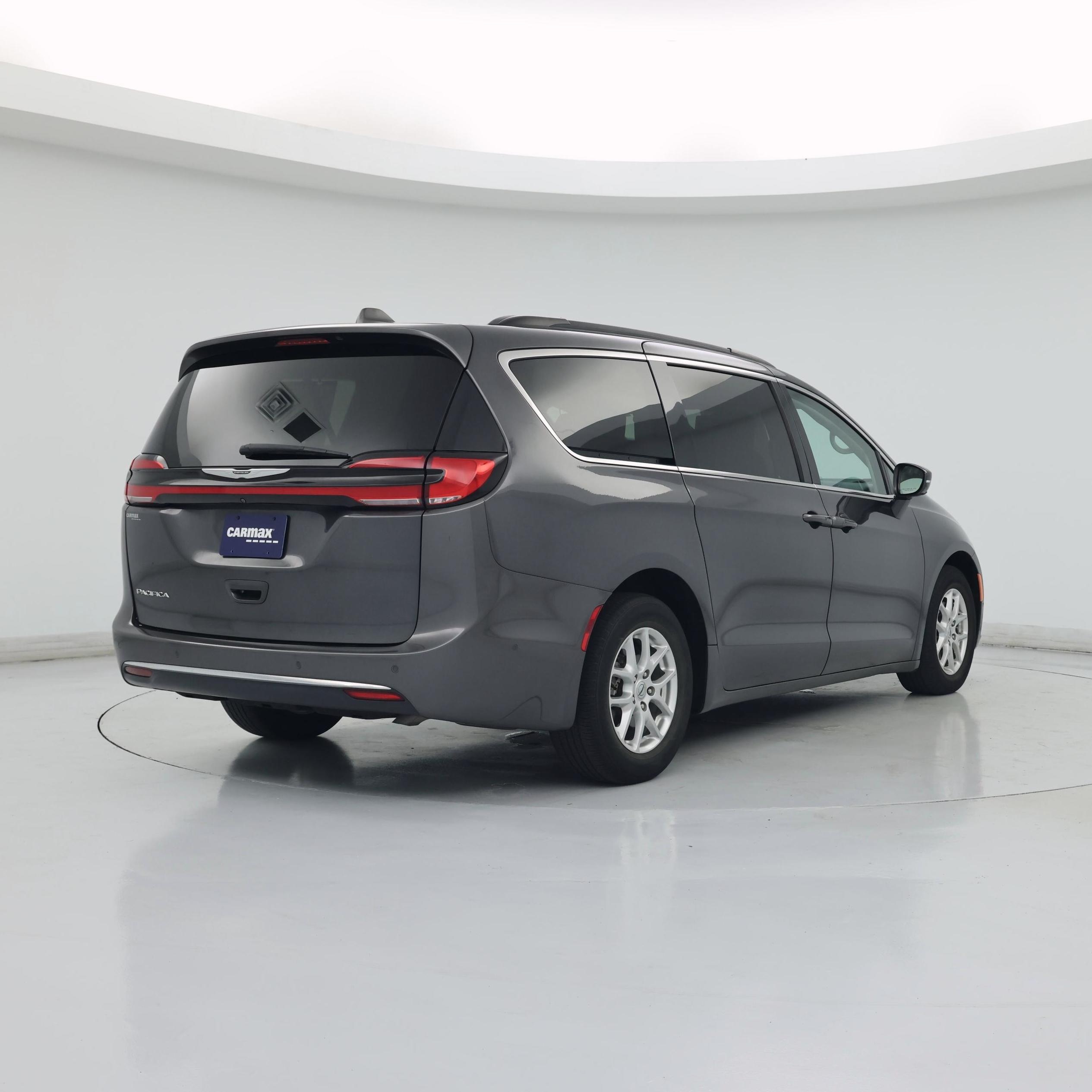 Thumbnail: 2022 Chrysler Pacifica - 8