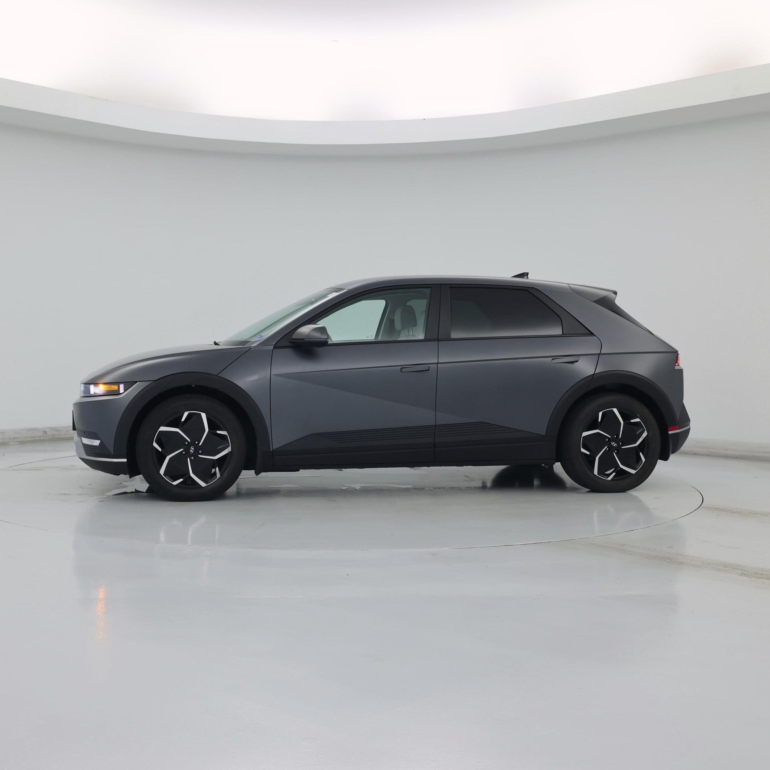 Thumbnail: 2023 Hyundai Ioniq 5 - 3