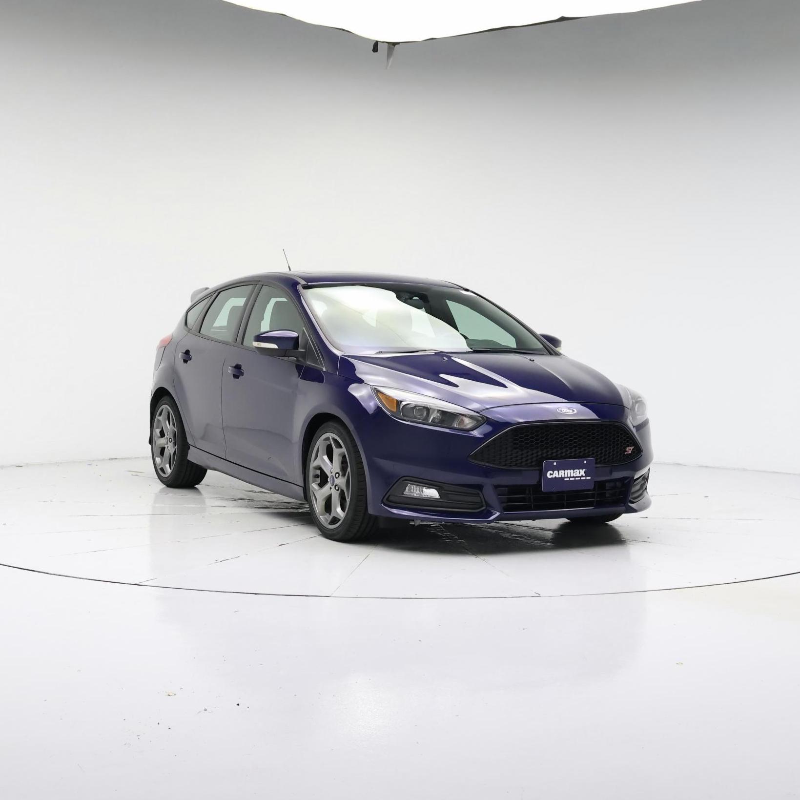 Blue 2016 Ford Focus Hatchback Front-Wheel Drive Manual