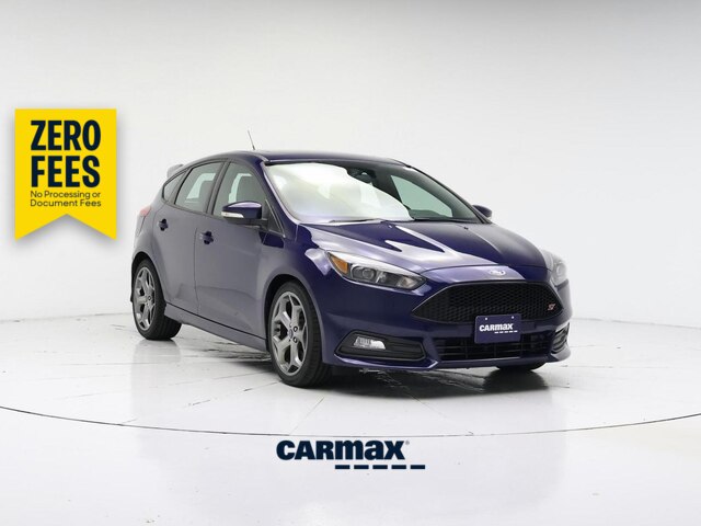 Blue 2016 Ford Focus Hatchback Front-Wheel Drive Manual