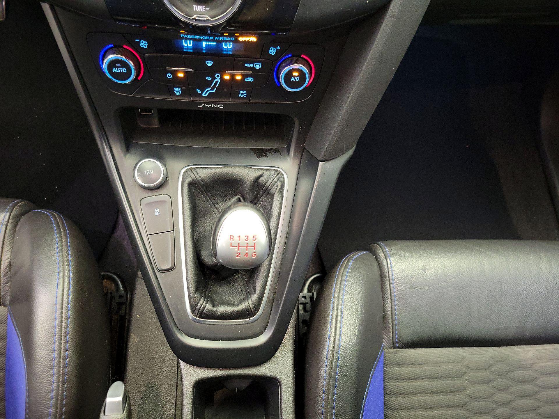 Thumbnail: 2016 Ford Focus - 17