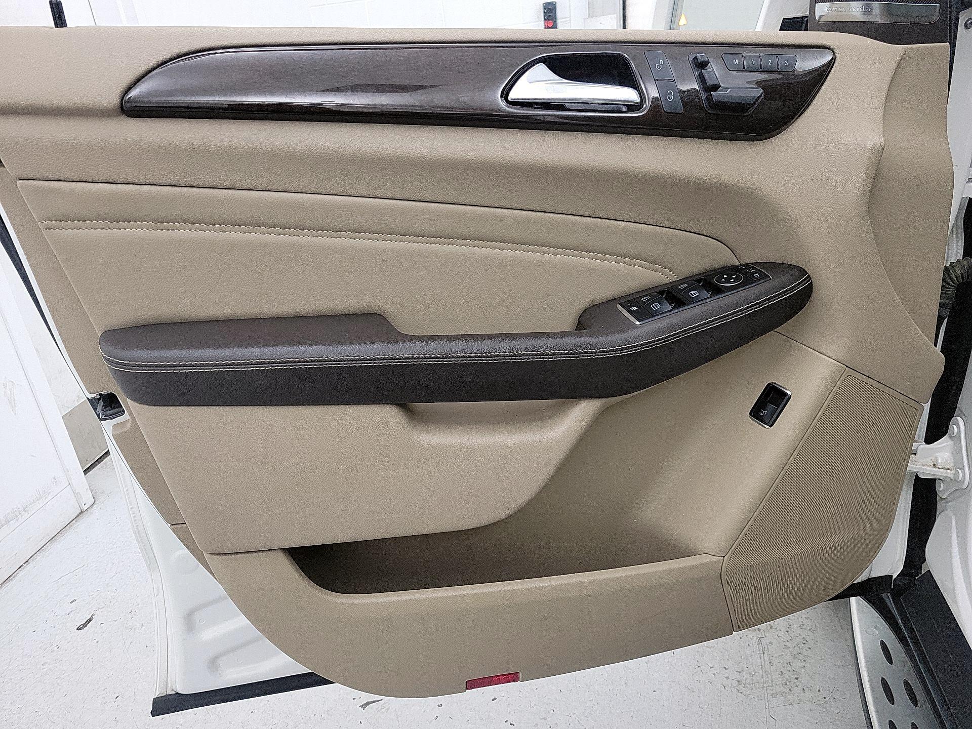 Thumbnail: 2015 Mercedes-Benz M-Class - 12