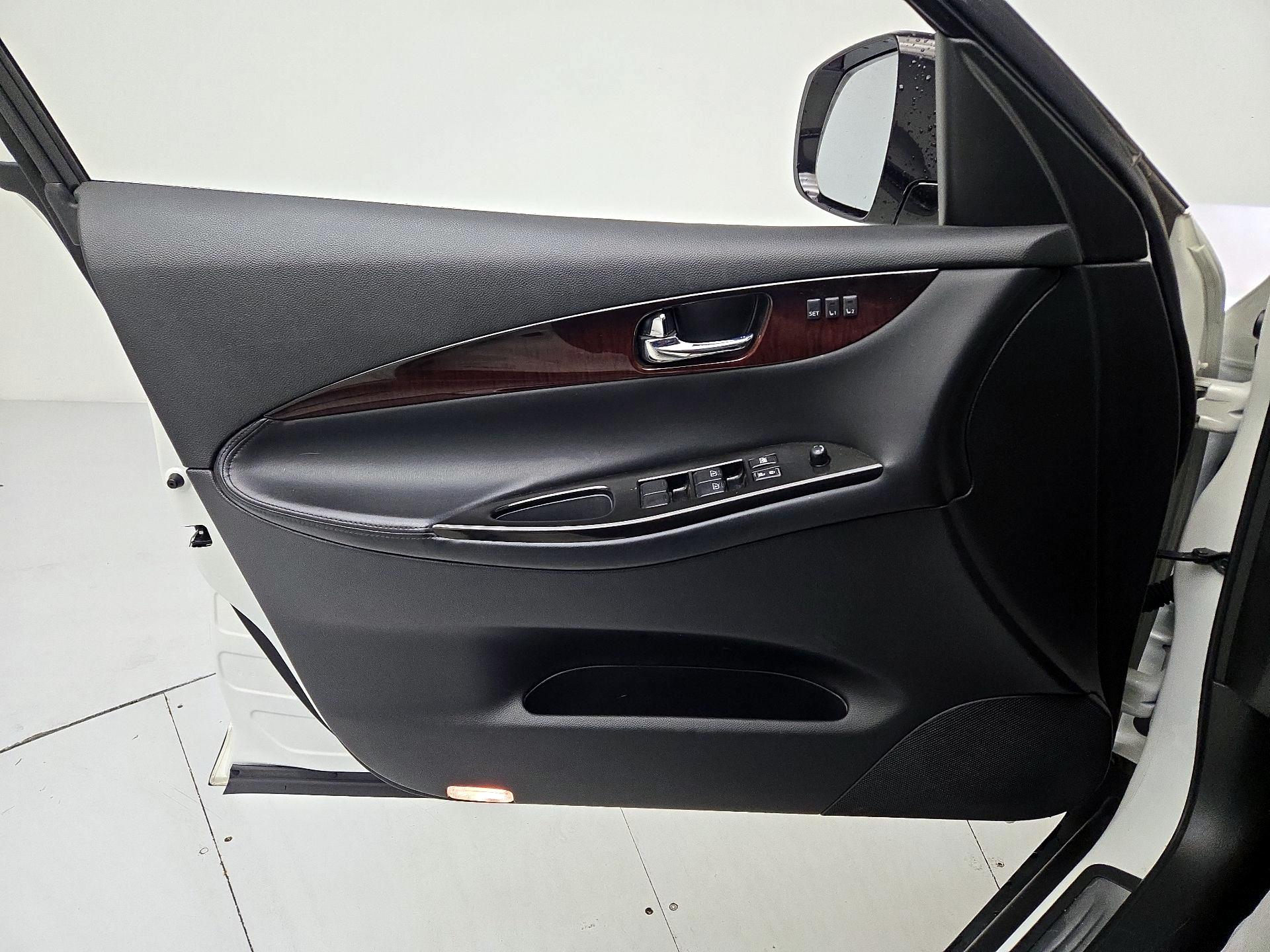 Thumbnail: 2017 INFINITI QX50 - 12