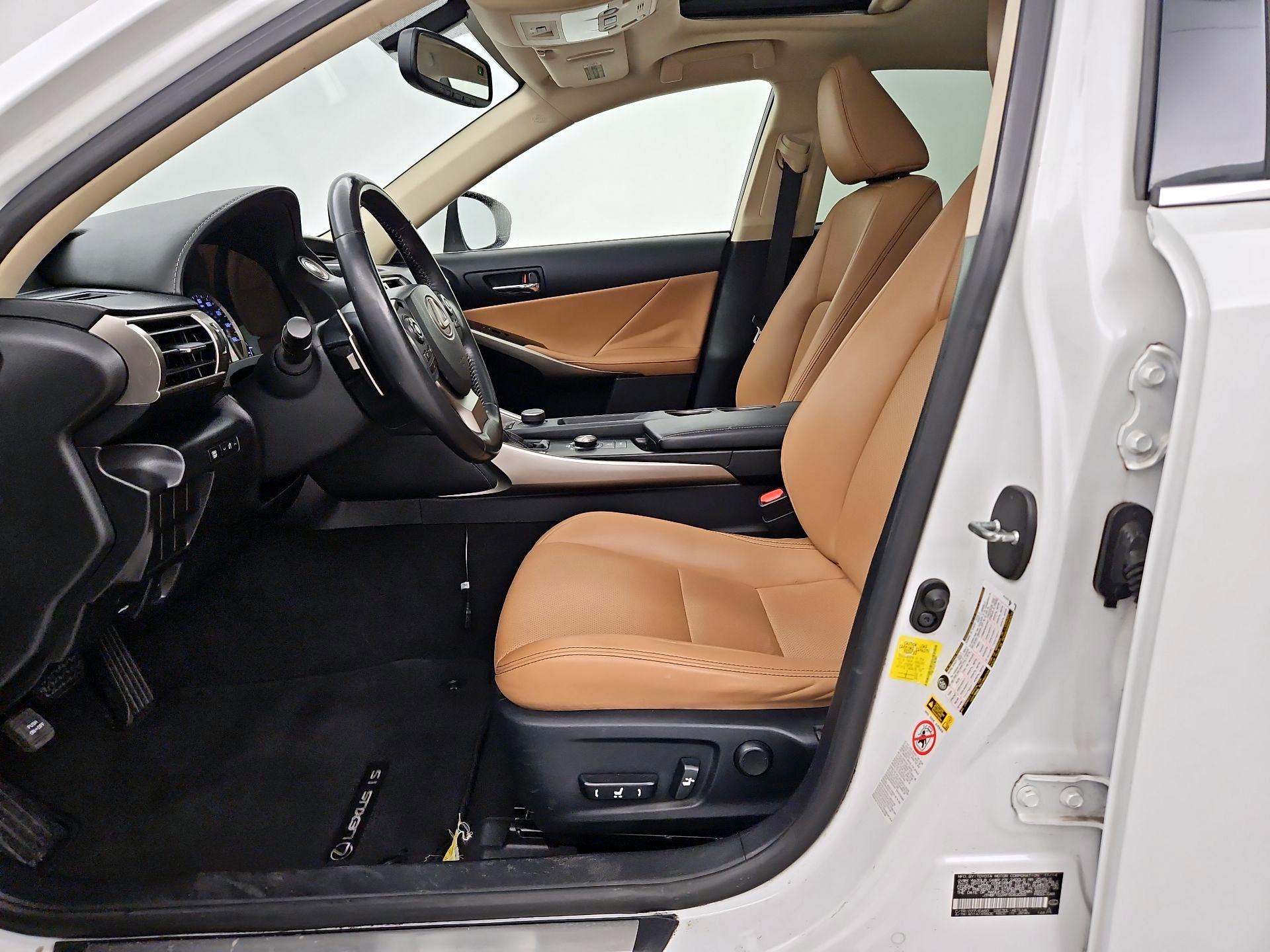 Thumbnail: 2015 Lexus IS - 11