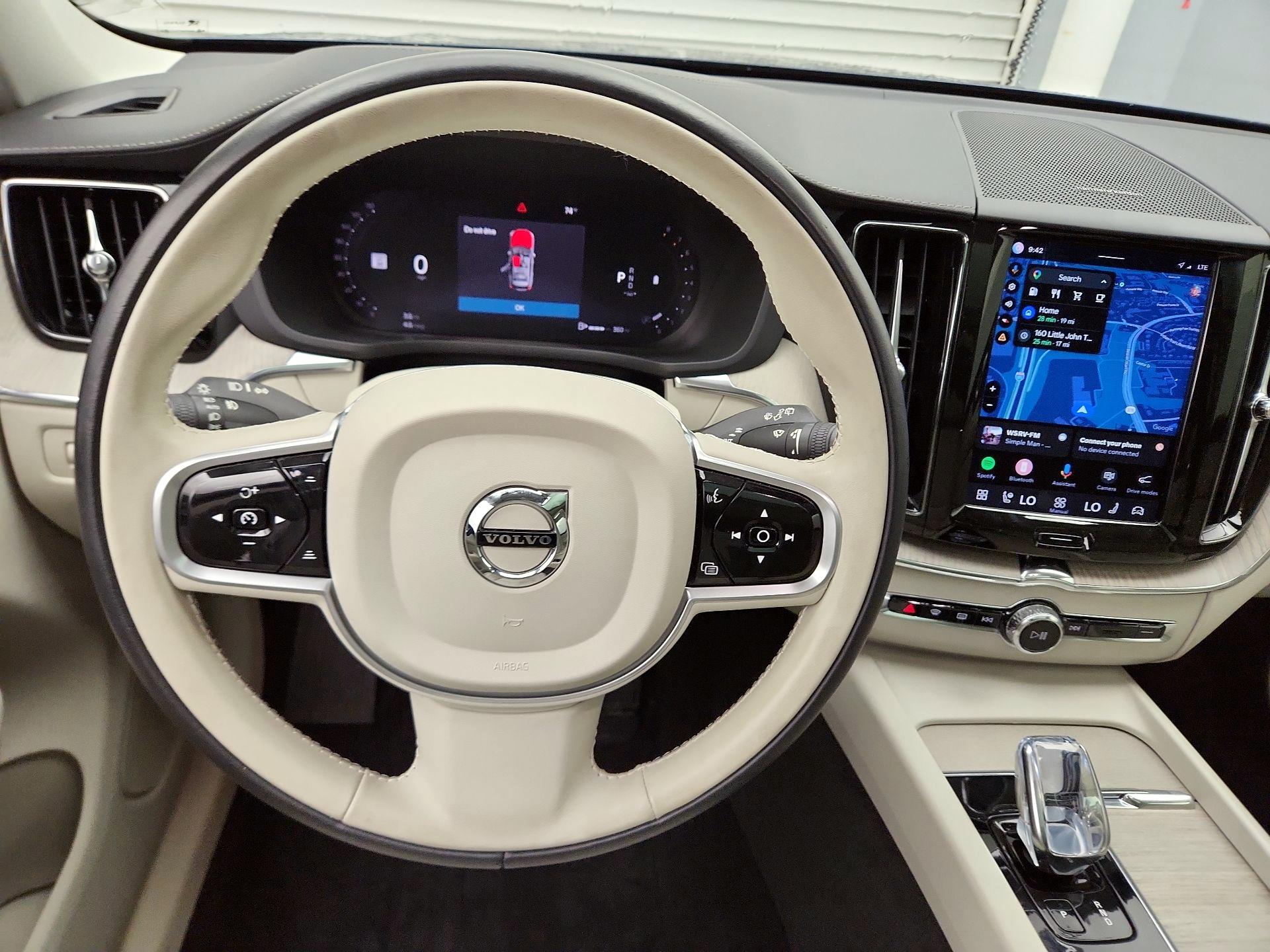 Thumbnail: 2022 Volvo XC60 - 10