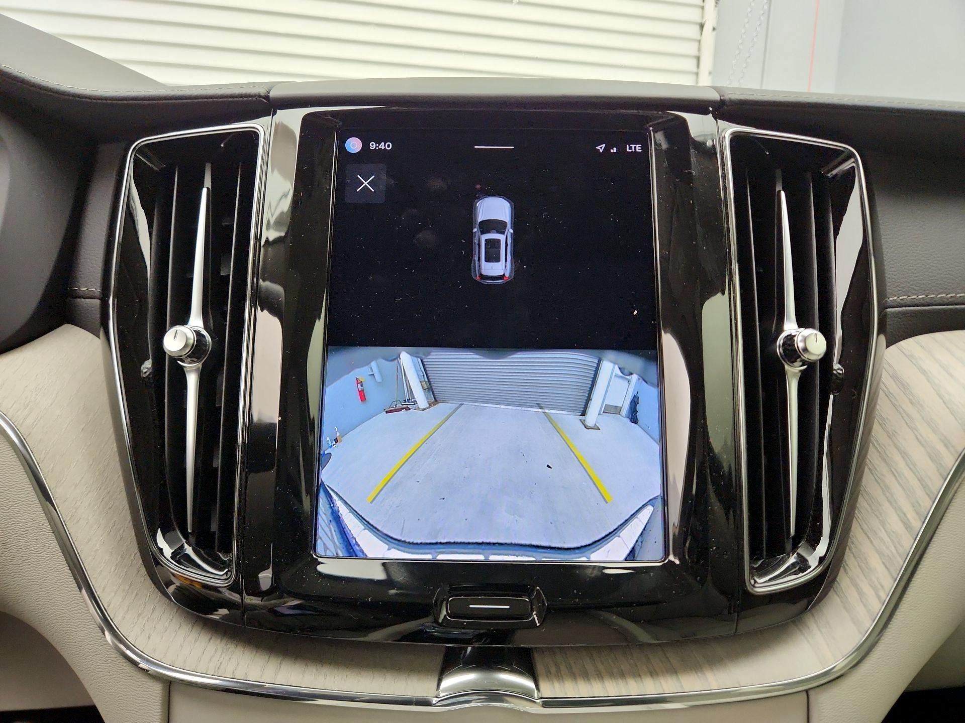 Thumbnail: 2022 Volvo XC60 - 15