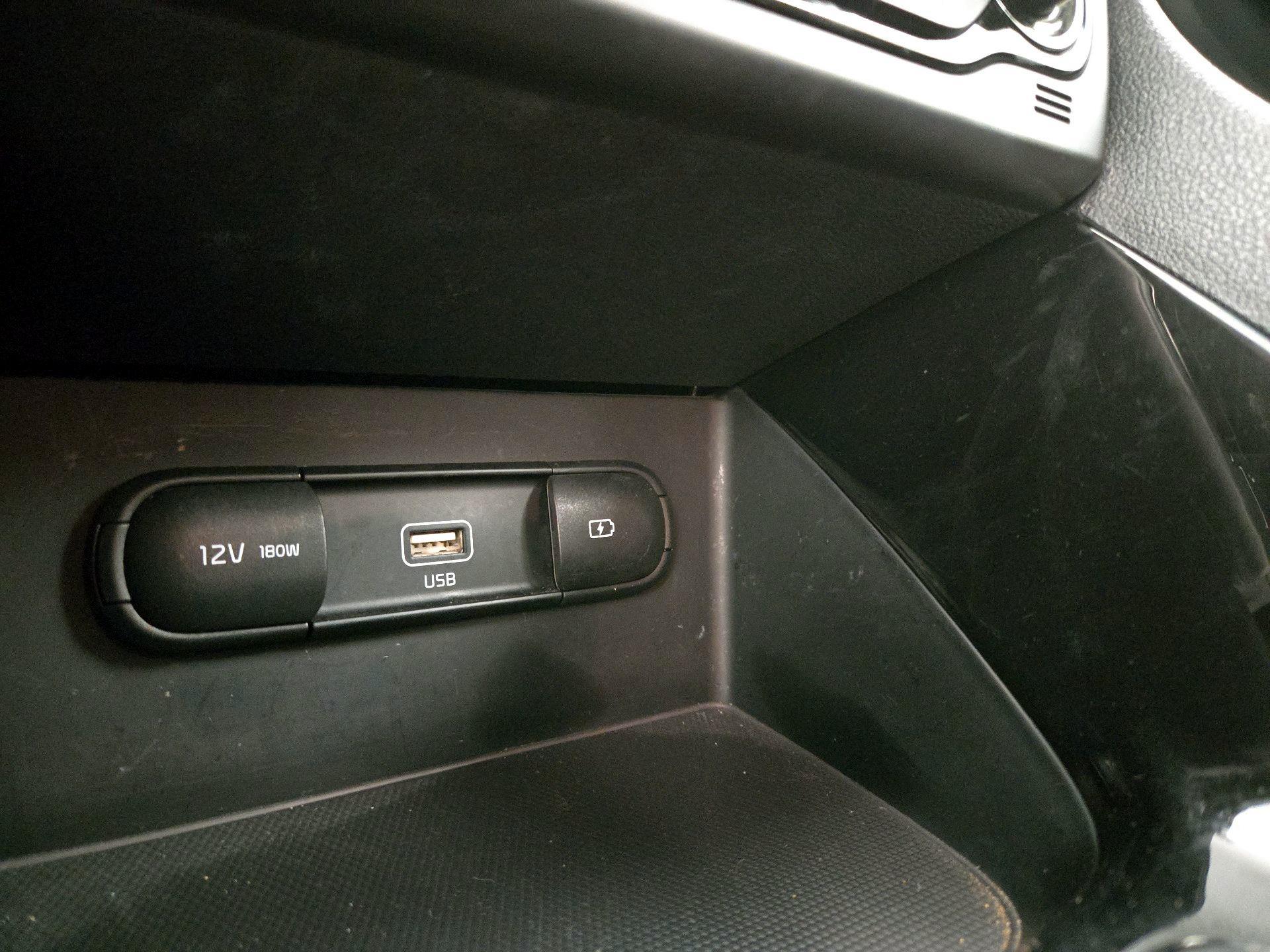 Thumbnail: 2022 Kia Niro - 18