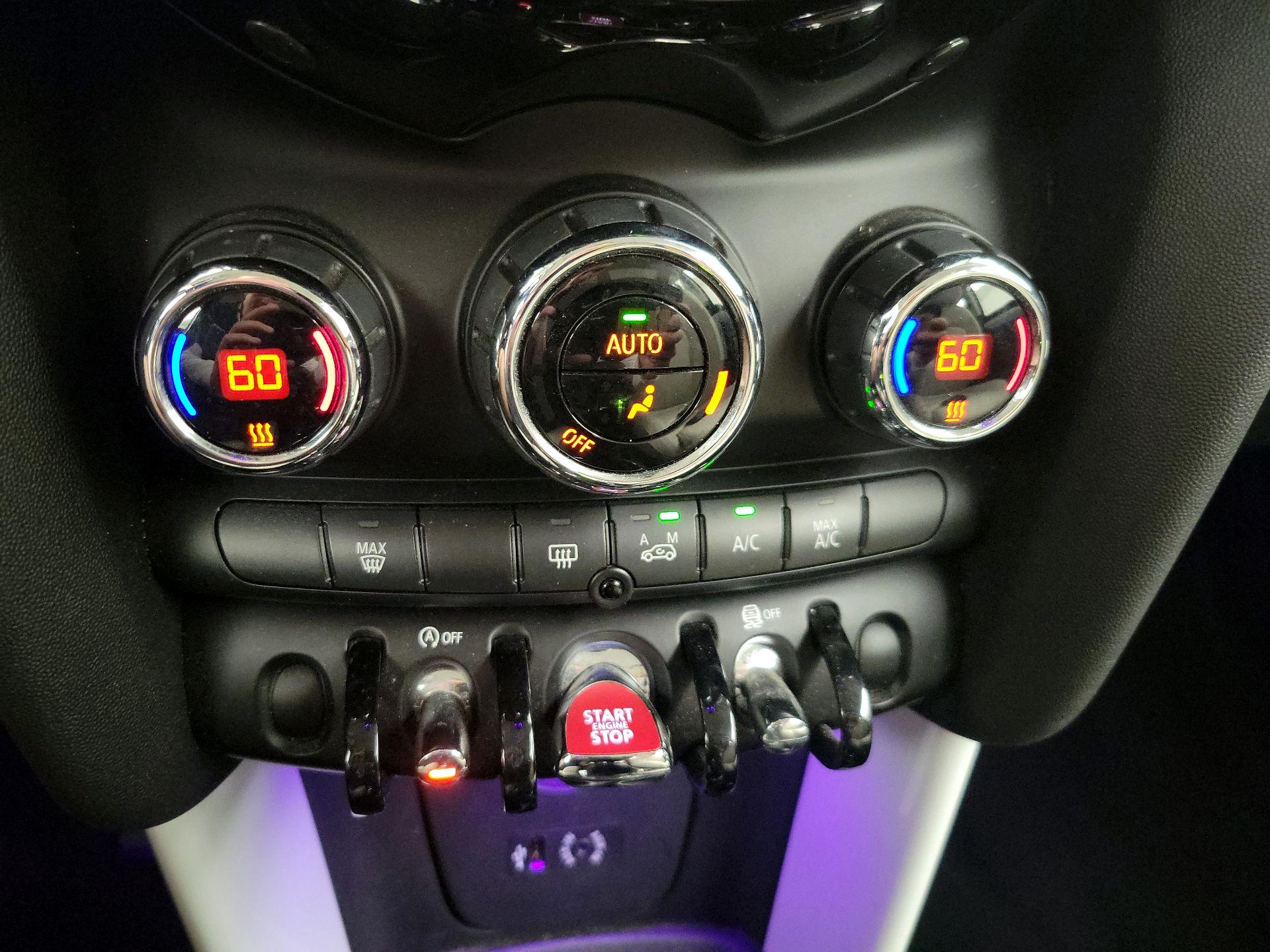 Thumbnail: 2015 MINI Cooper Hardtop - 14