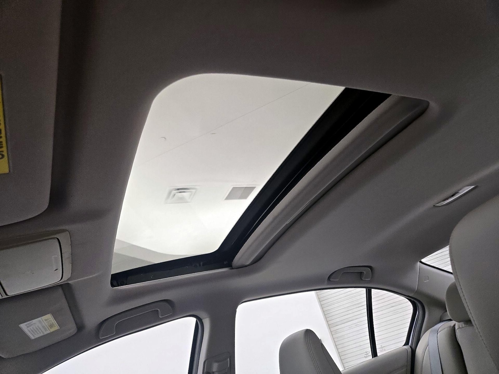 Sunroof(s) & Overhead Airbags