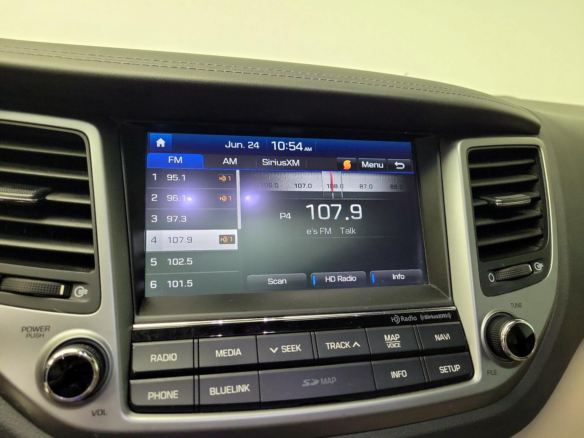 Thumbnail: 2016 Hyundai Tucson - 16