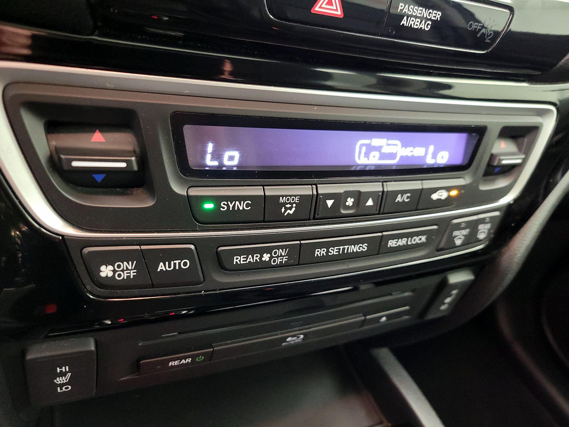 Thumbnail: 2018 Honda Pilot - 17