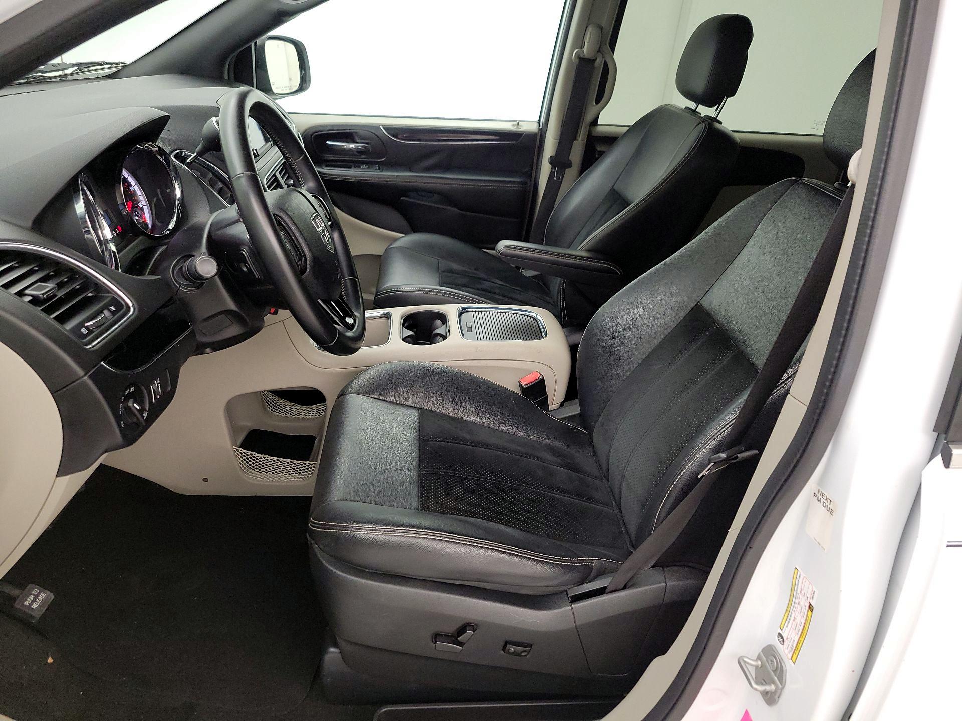 Thumbnail: 2018 Dodge Grand Caravan - 11