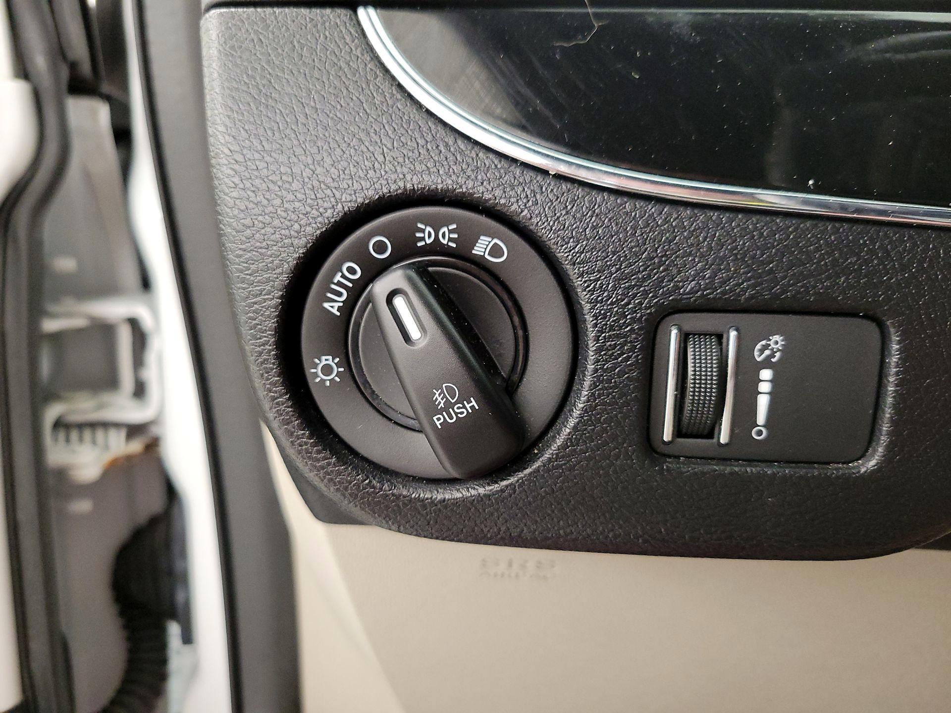Thumbnail: 2018 Dodge Grand Caravan - 13