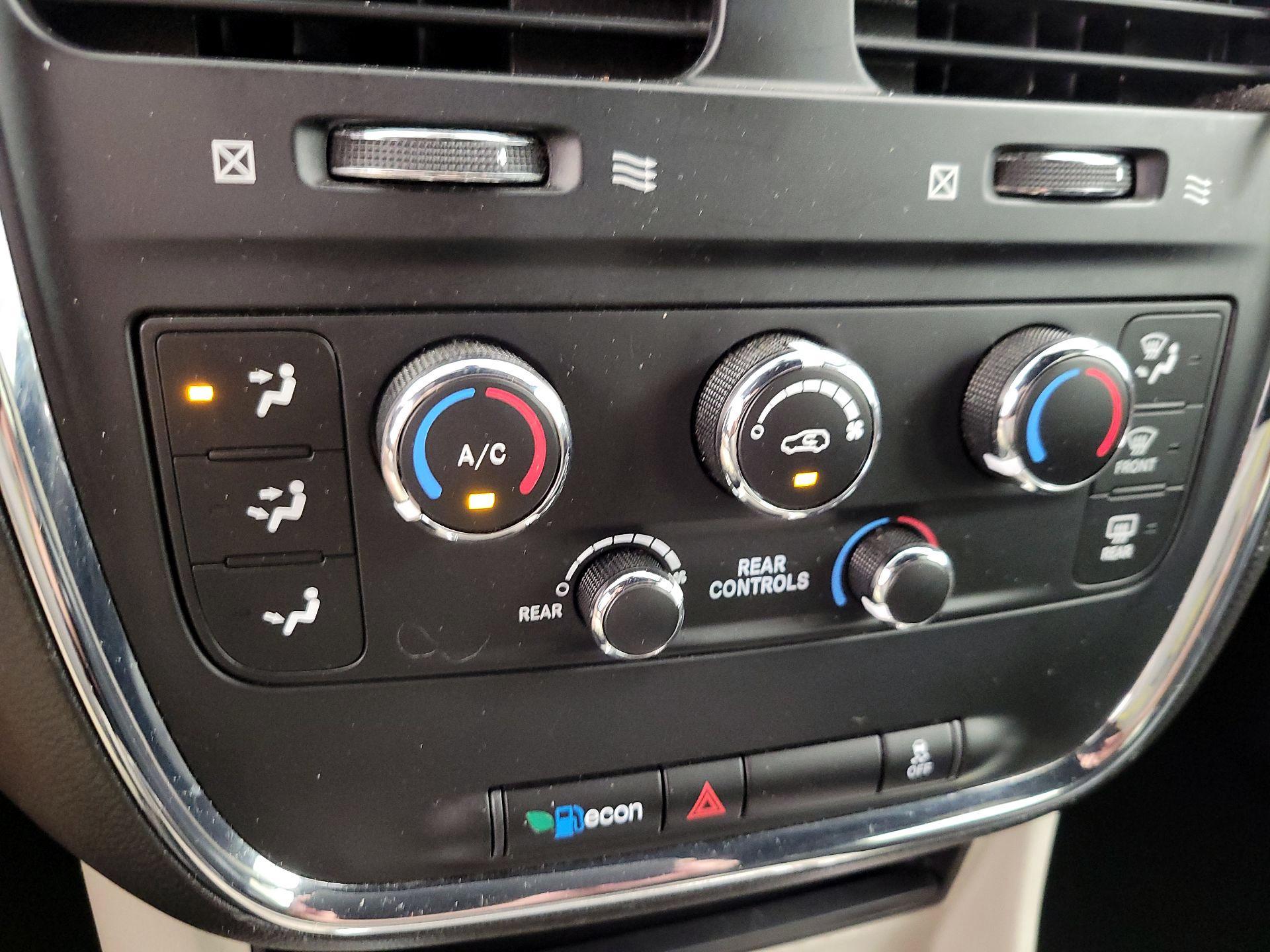 Thumbnail: 2018 Dodge Grand Caravan - 16