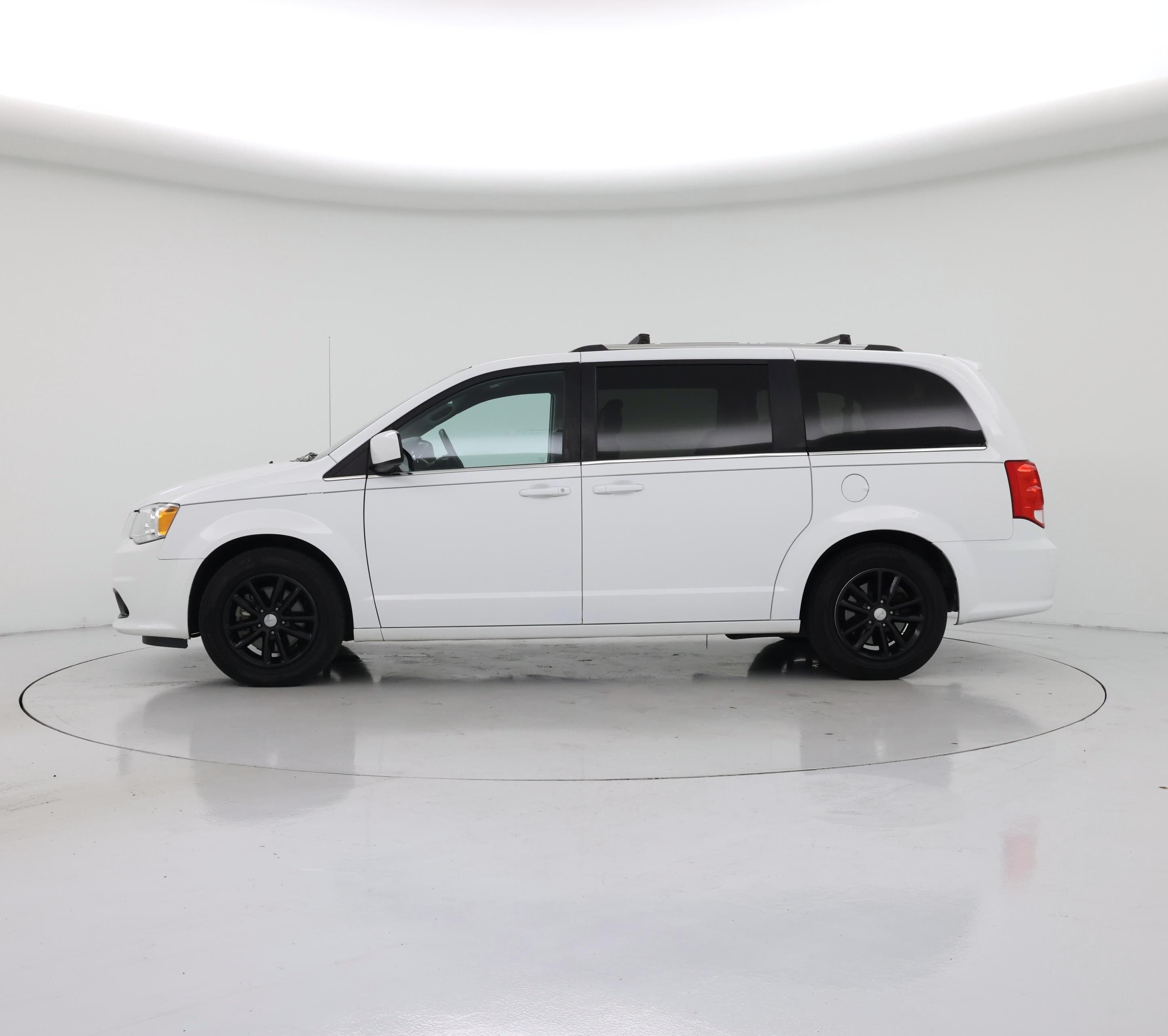 Thumbnail: 2018 Dodge Grand Caravan - 3