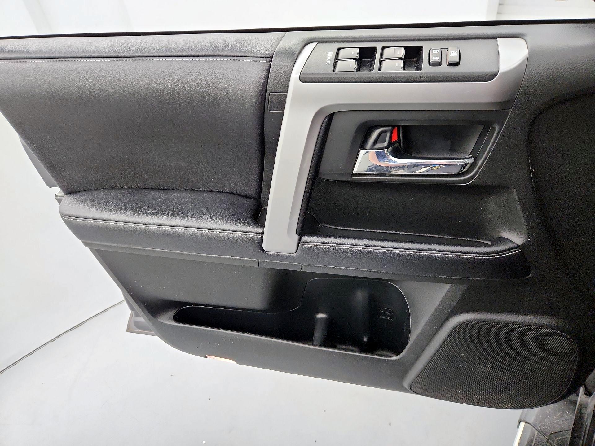 Thumbnail: 2019 Toyota 4Runner - 12