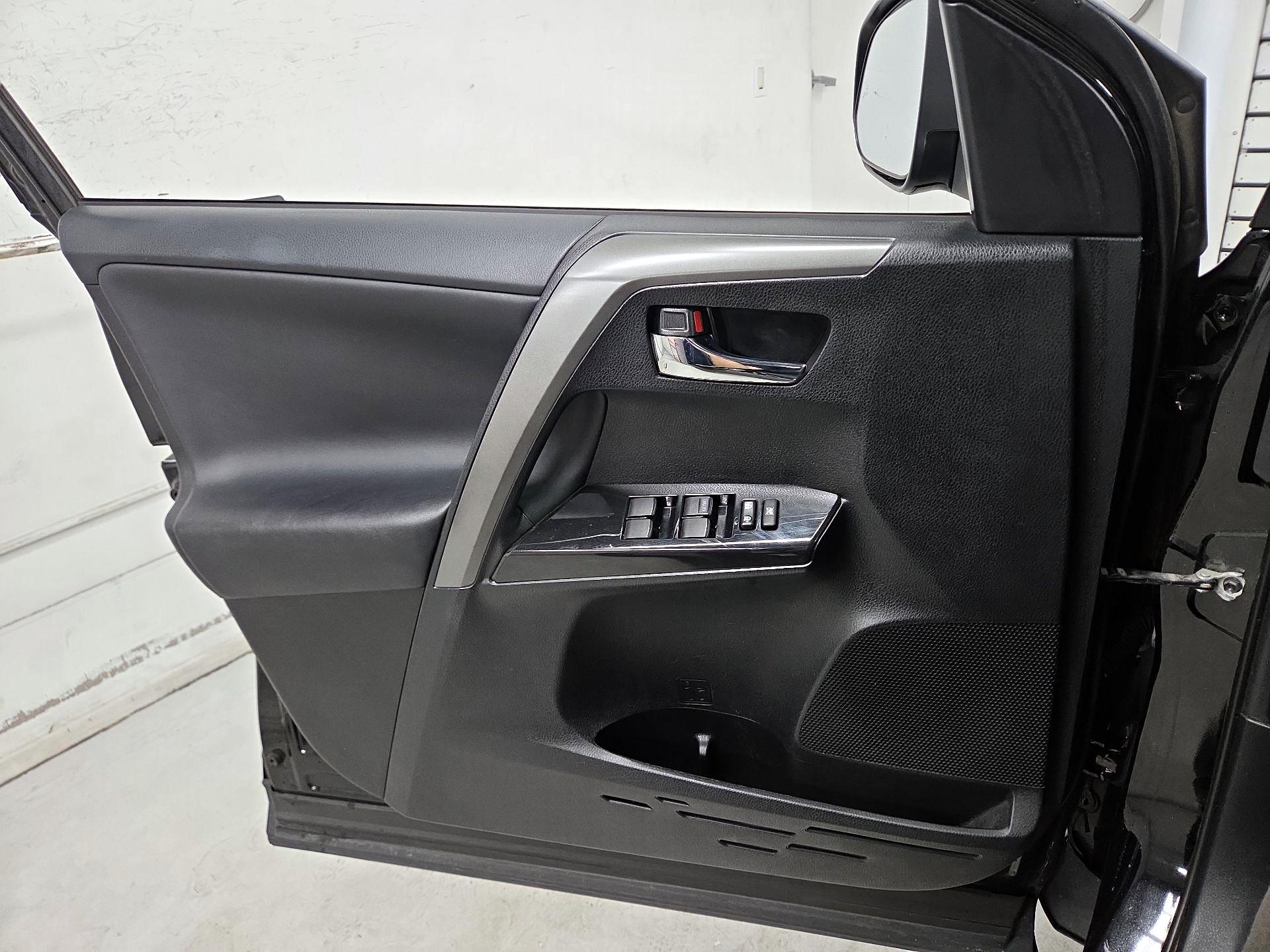 Thumbnail: 2016 Toyota RAV4 - 12