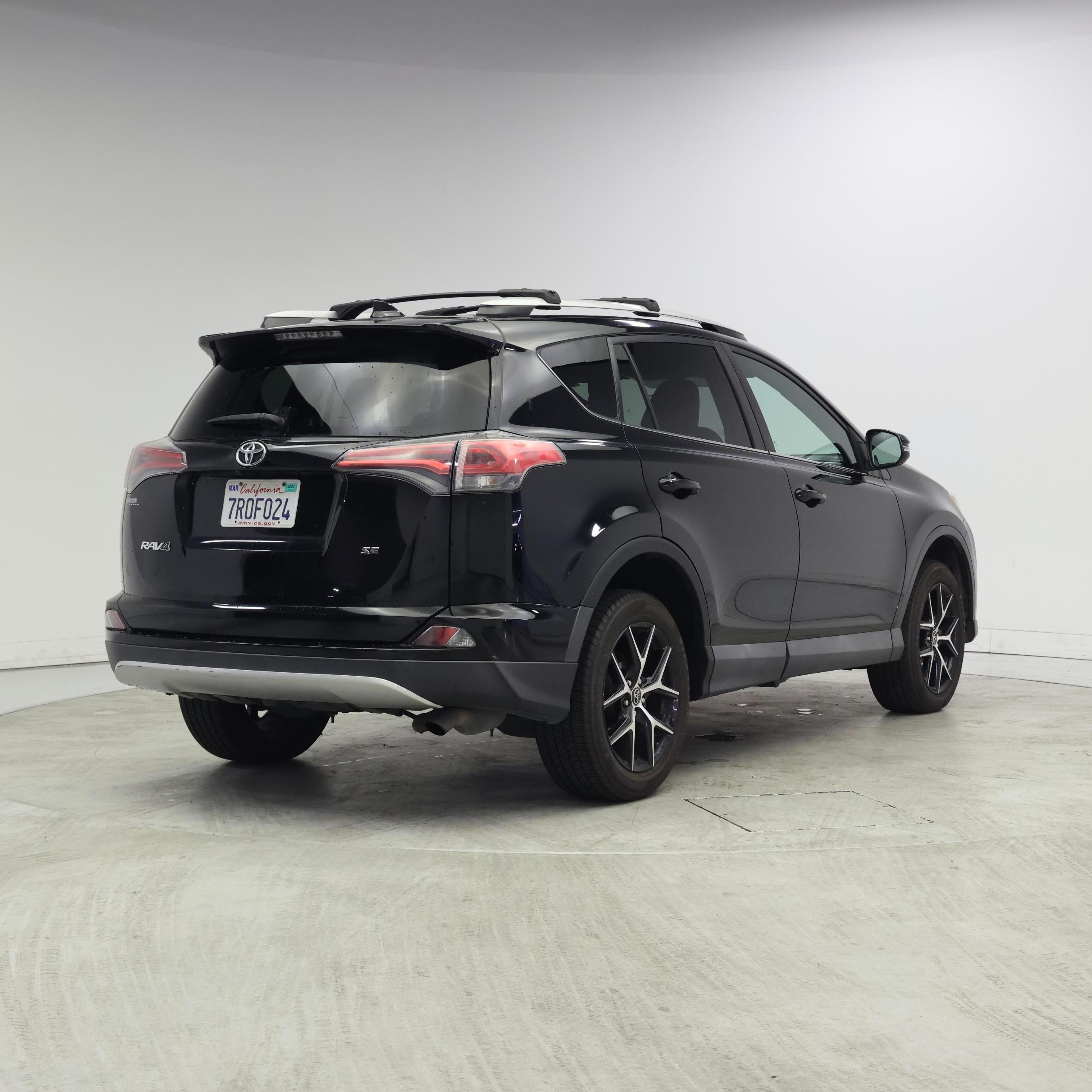 Thumbnail: 2016 Toyota RAV4 - 8