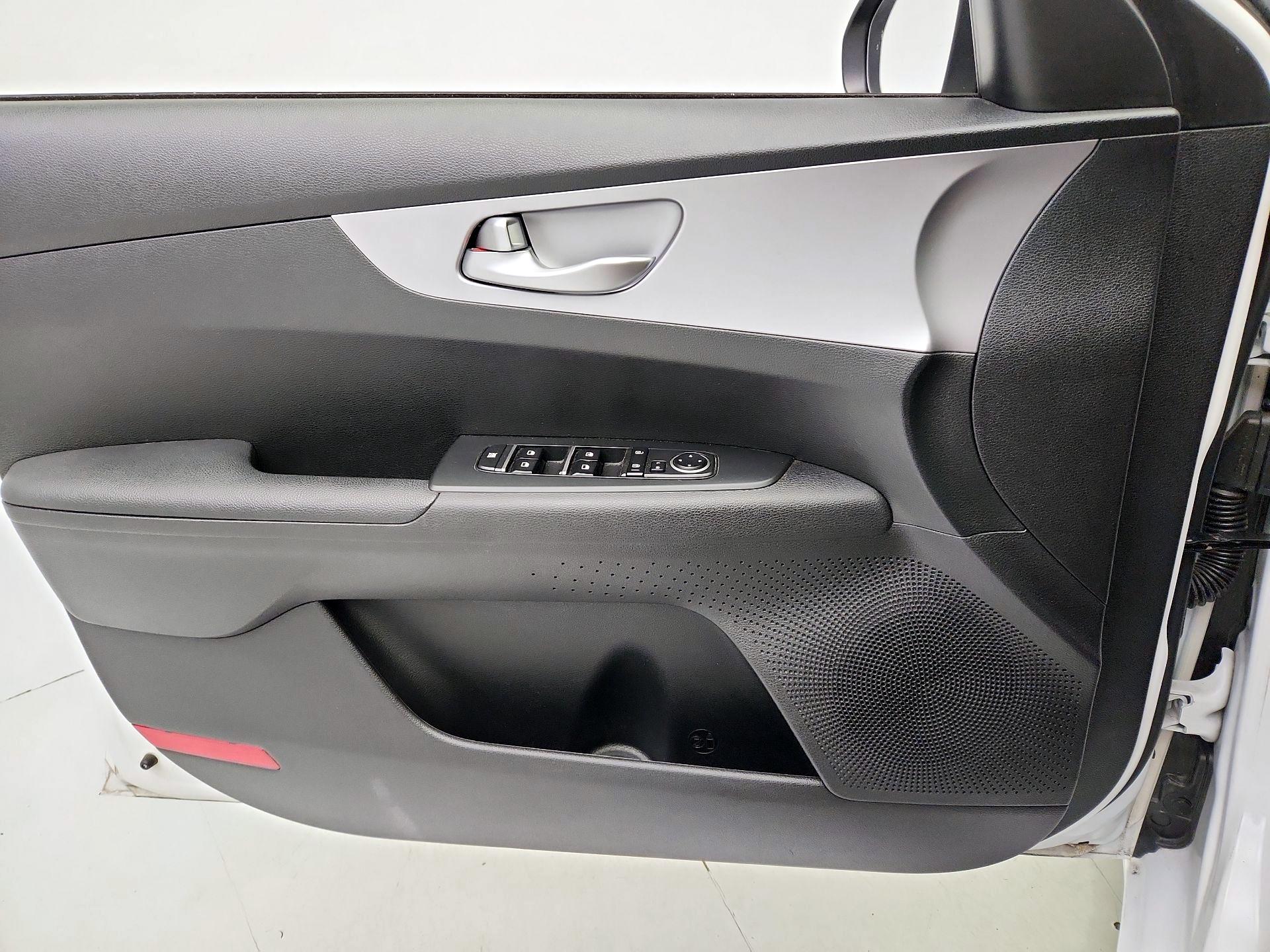 Thumbnail: 2023 Kia Forte - 12