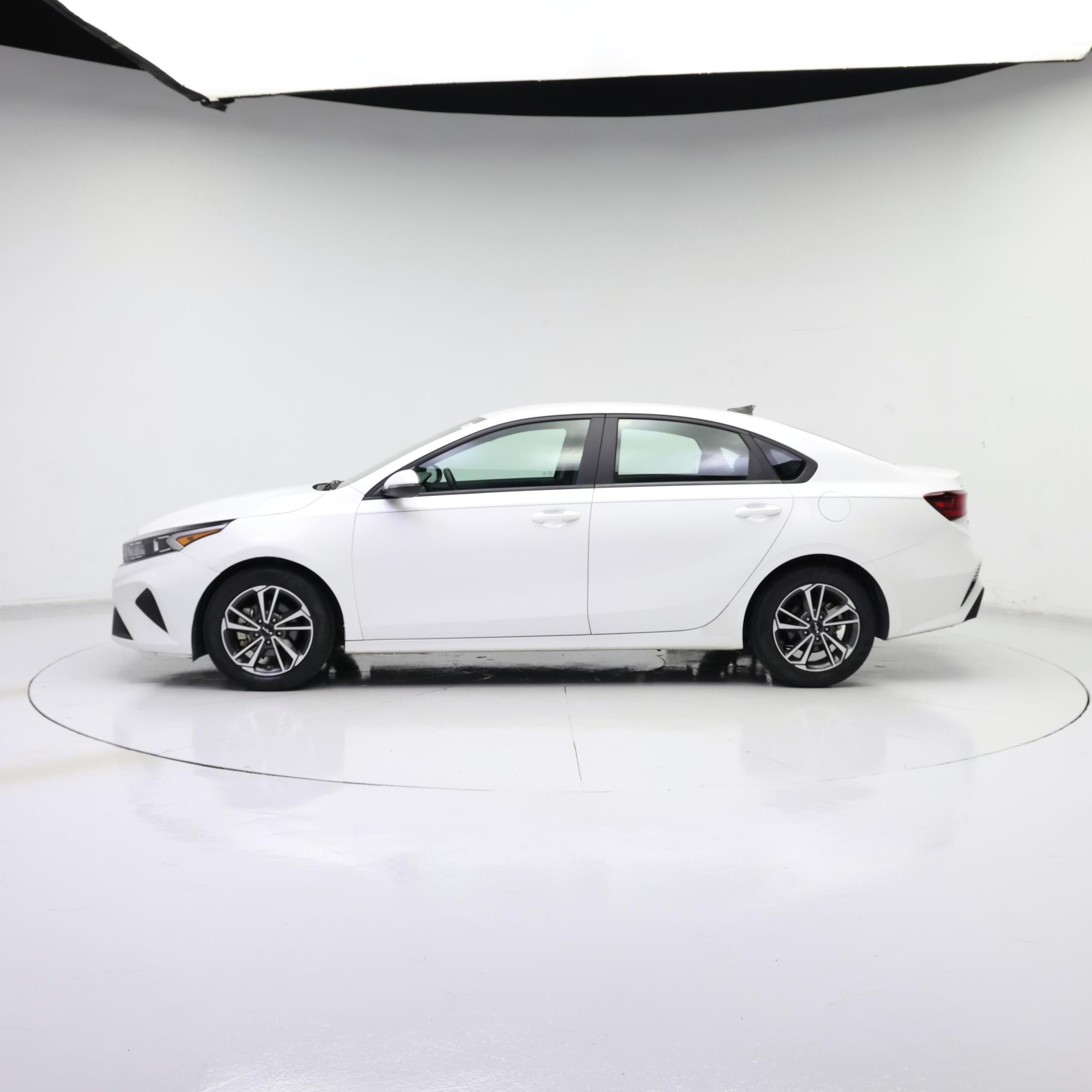 Thumbnail: 2023 Kia Forte - 3