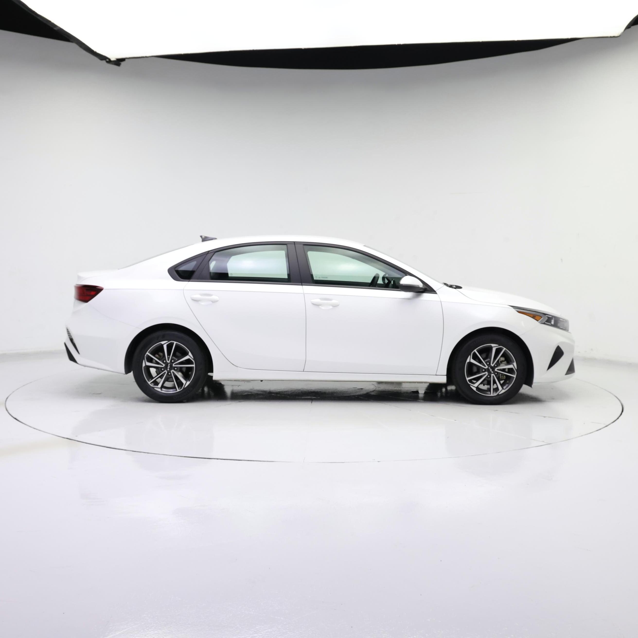 Thumbnail: 2023 Kia Forte - 7