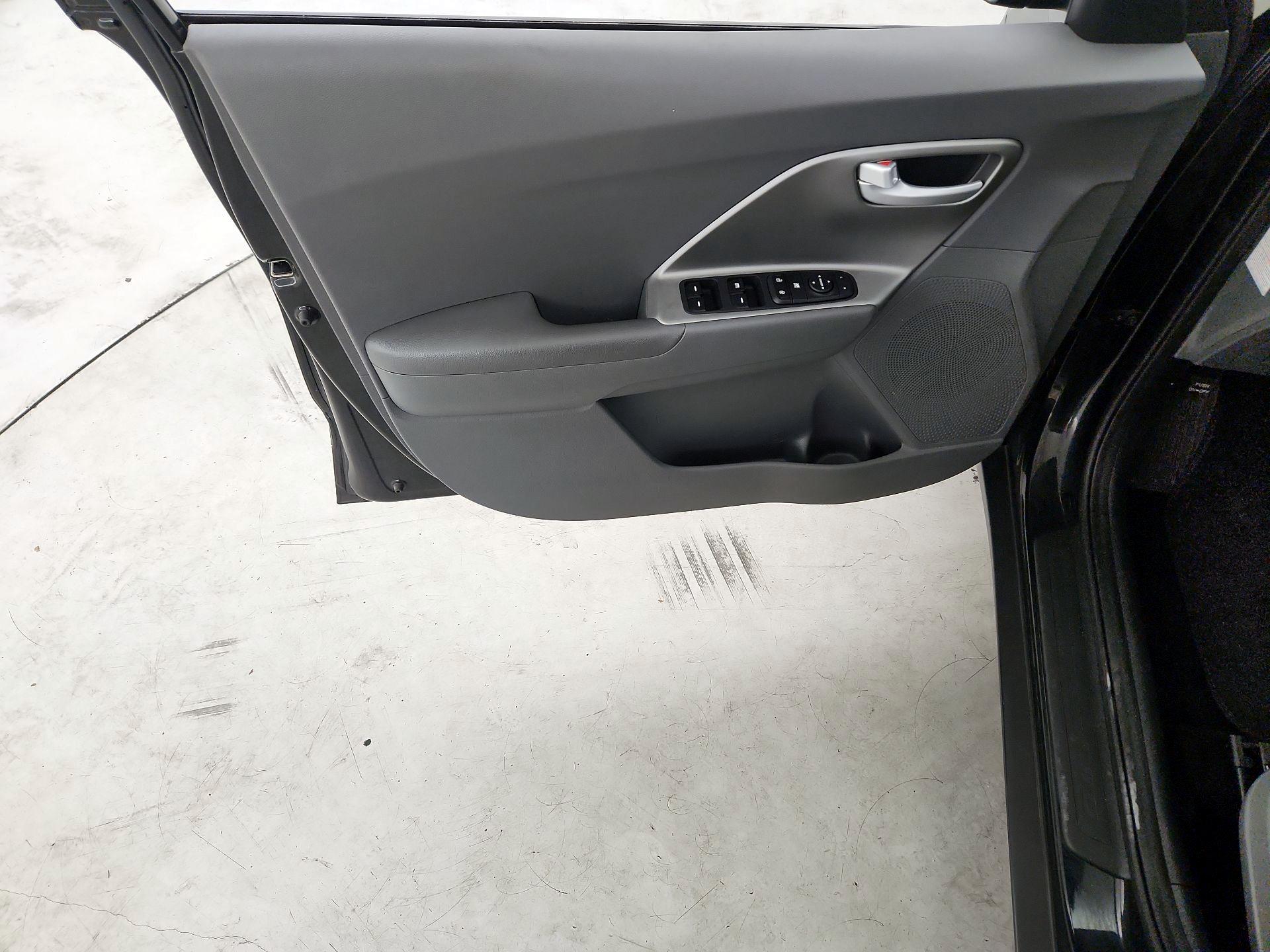 Thumbnail: 2019 Kia Niro - 12
