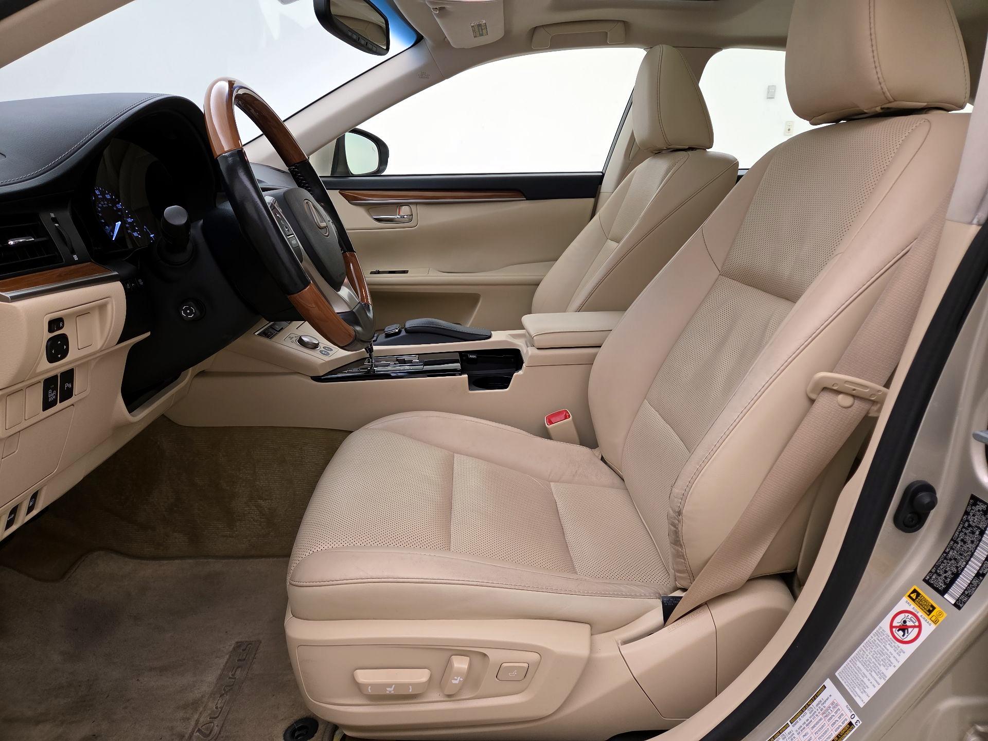 Thumbnail: 2015 Lexus ES - 11