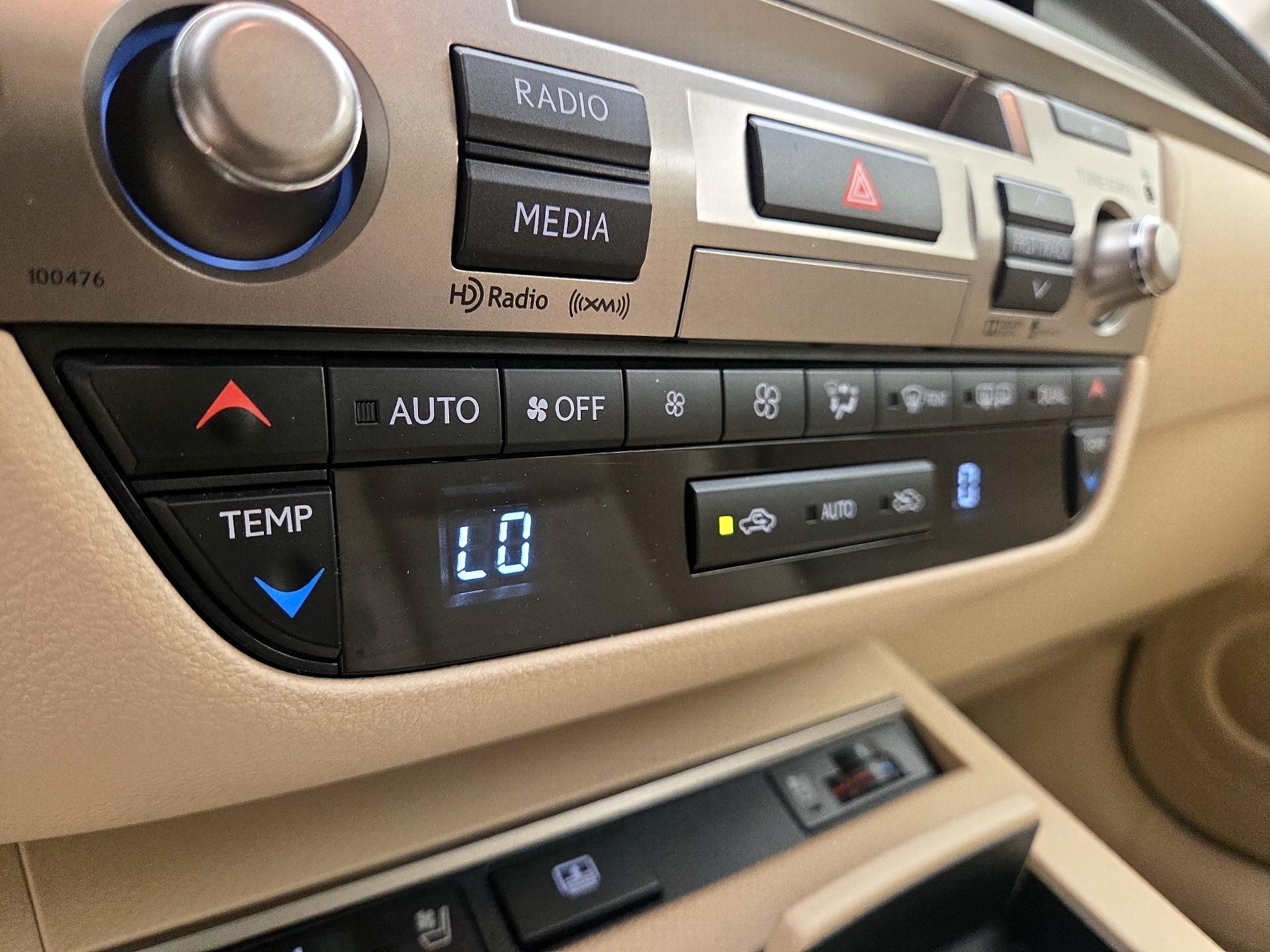 Thumbnail: 2015 Lexus ES - 17