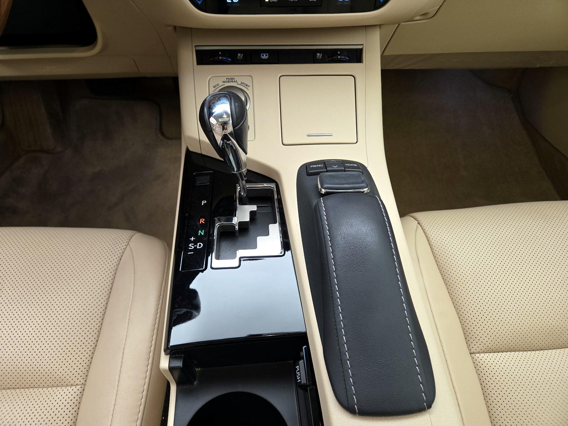 Thumbnail: 2015 Lexus ES - 18