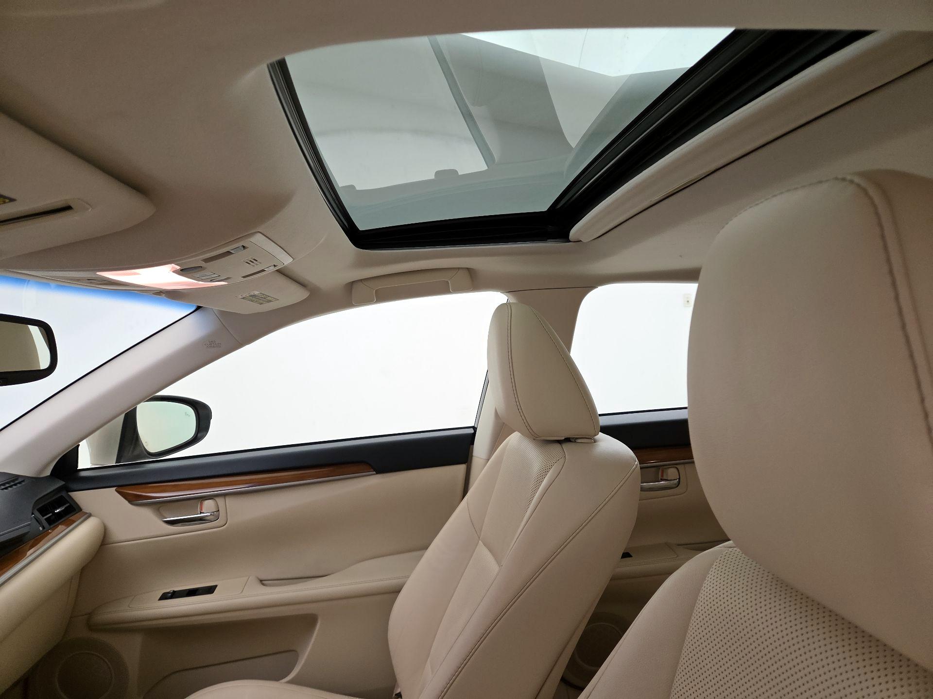 Thumbnail: 2015 Lexus ES - 19