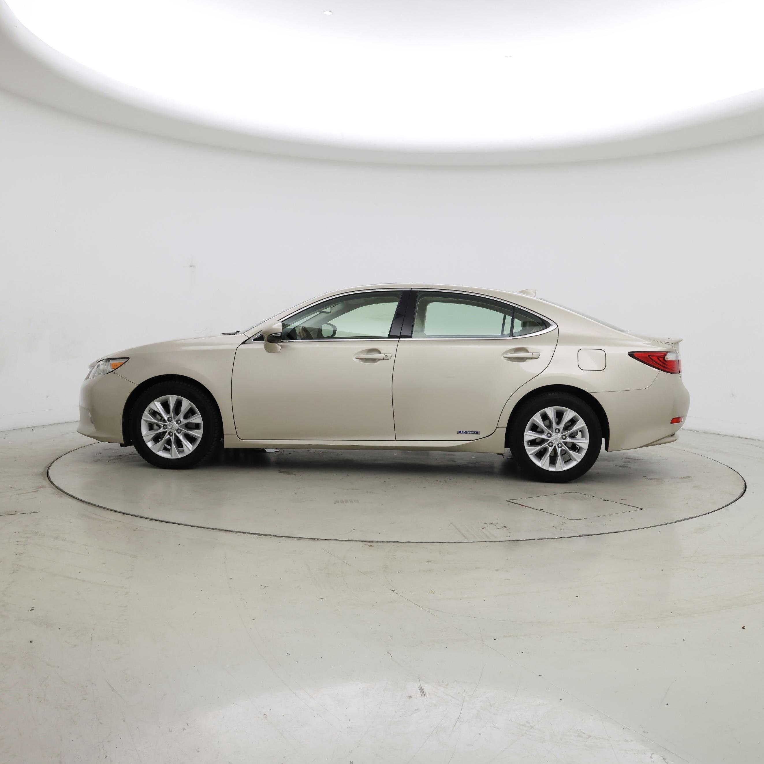 Thumbnail: 2015 Lexus ES - 3