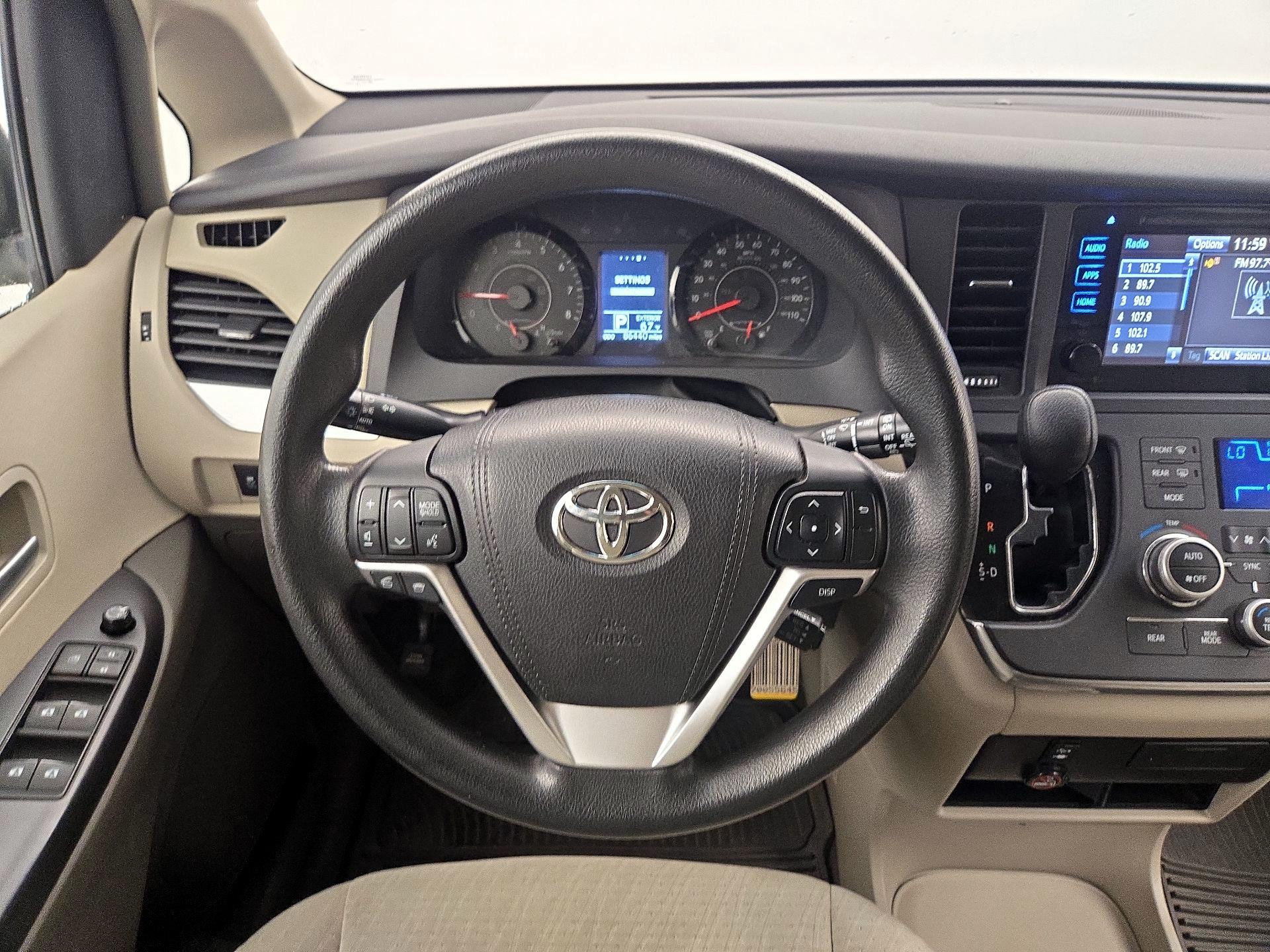 Thumbnail: 2015 Toyota Sienna - 10