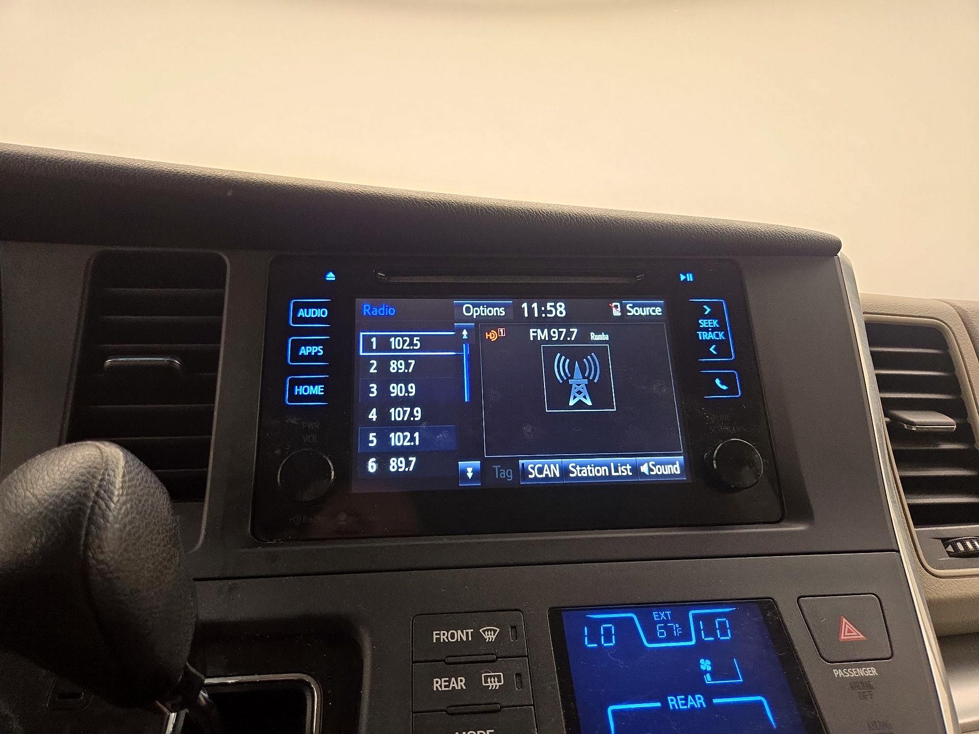 Thumbnail: 2015 Toyota Sienna - 15