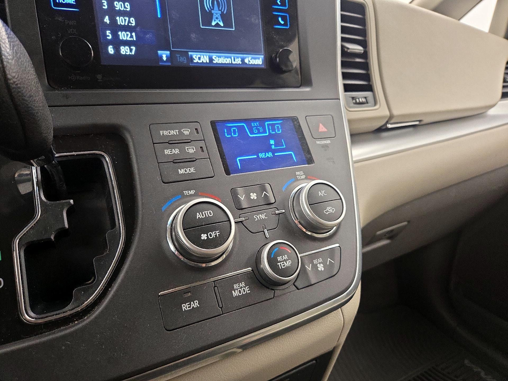 Thumbnail: 2015 Toyota Sienna - 16