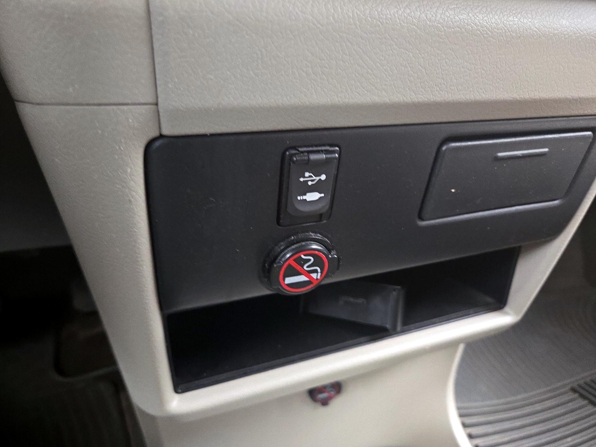 Thumbnail: 2015 Toyota Sienna - 18