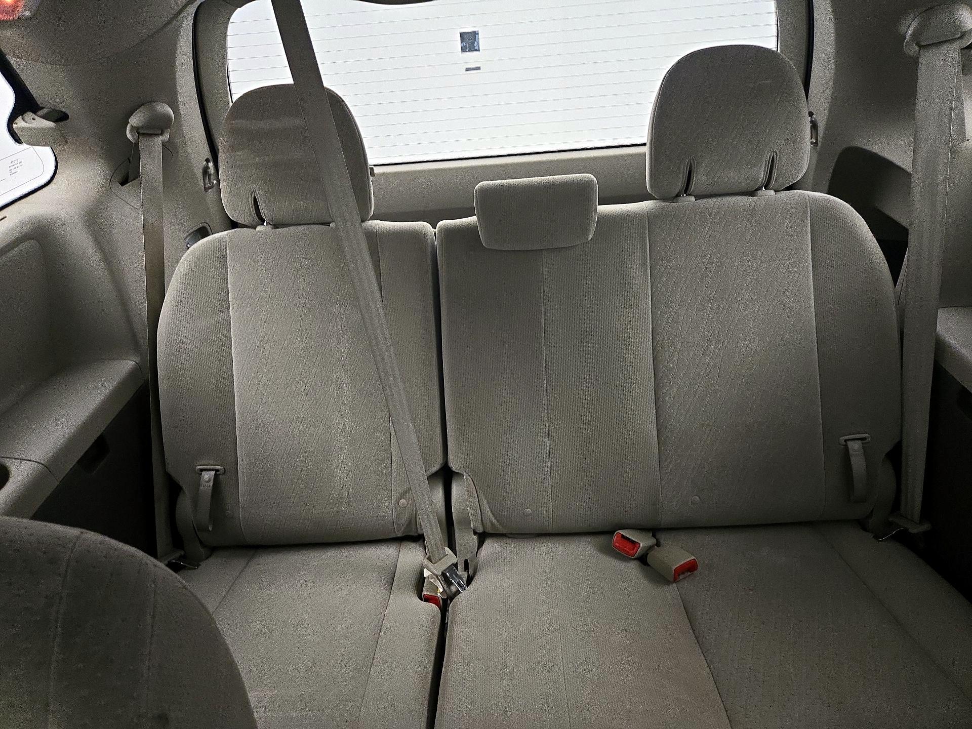 Thumbnail: 2015 Toyota Sienna - 20