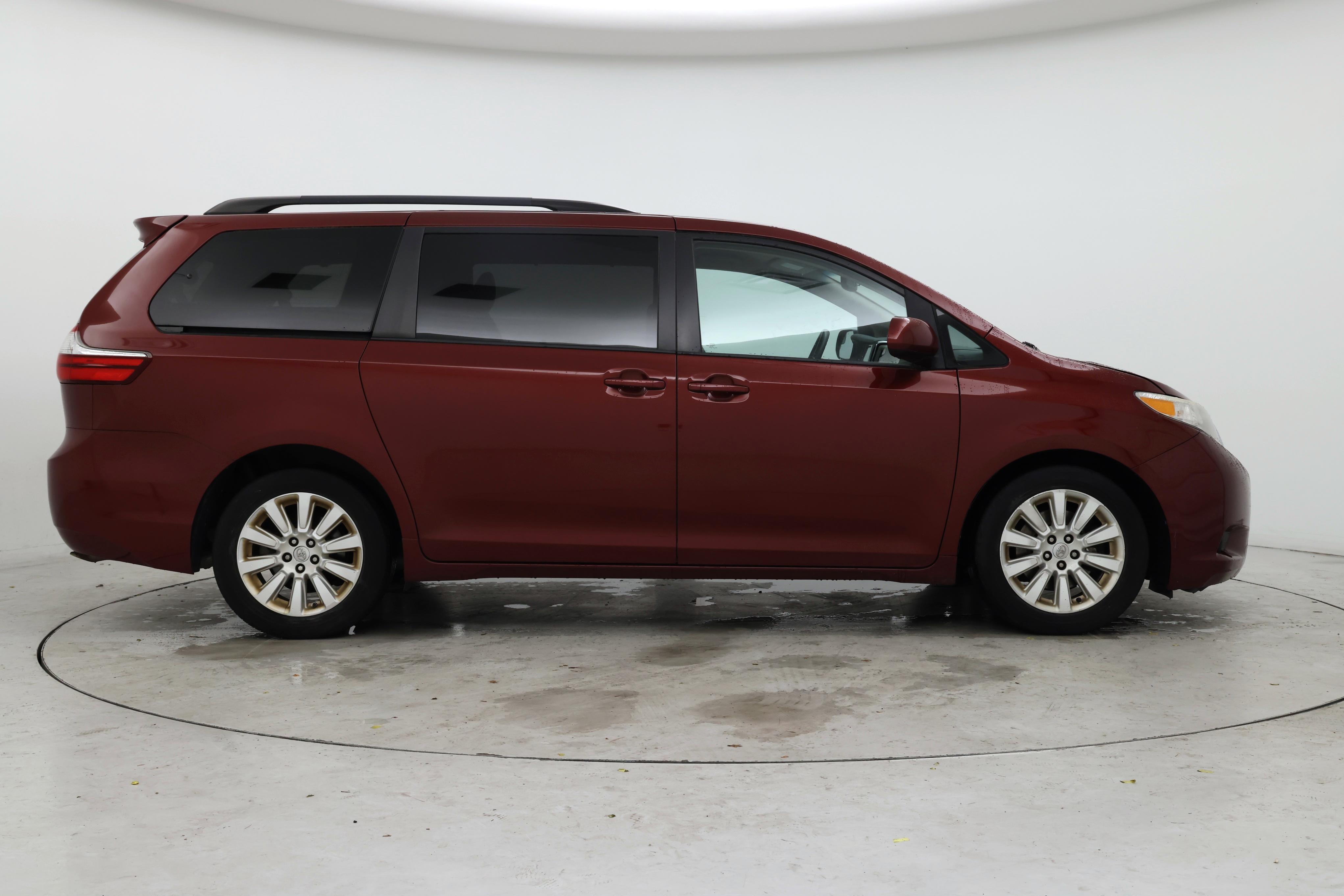 Thumbnail: 2015 Toyota Sienna - 7