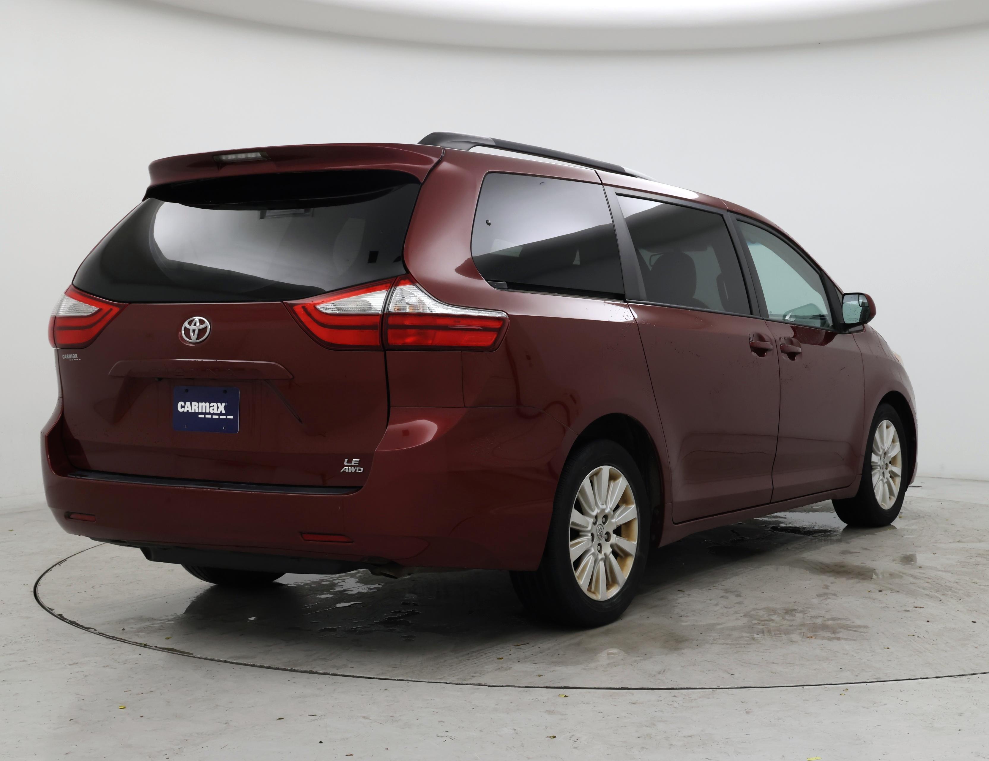 Thumbnail: 2015 Toyota Sienna - 8