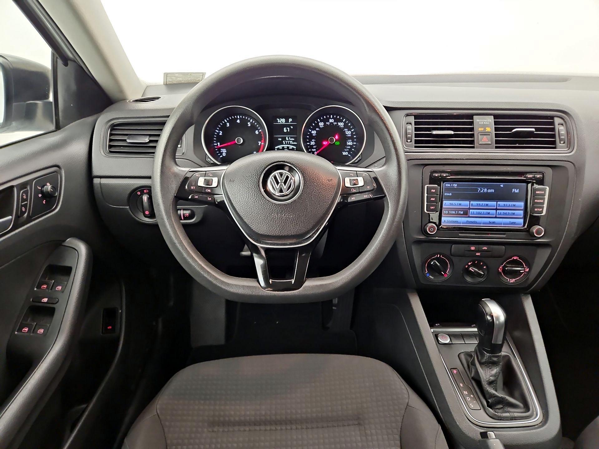 Thumbnail: 2015 Volkswagen Jetta - 10