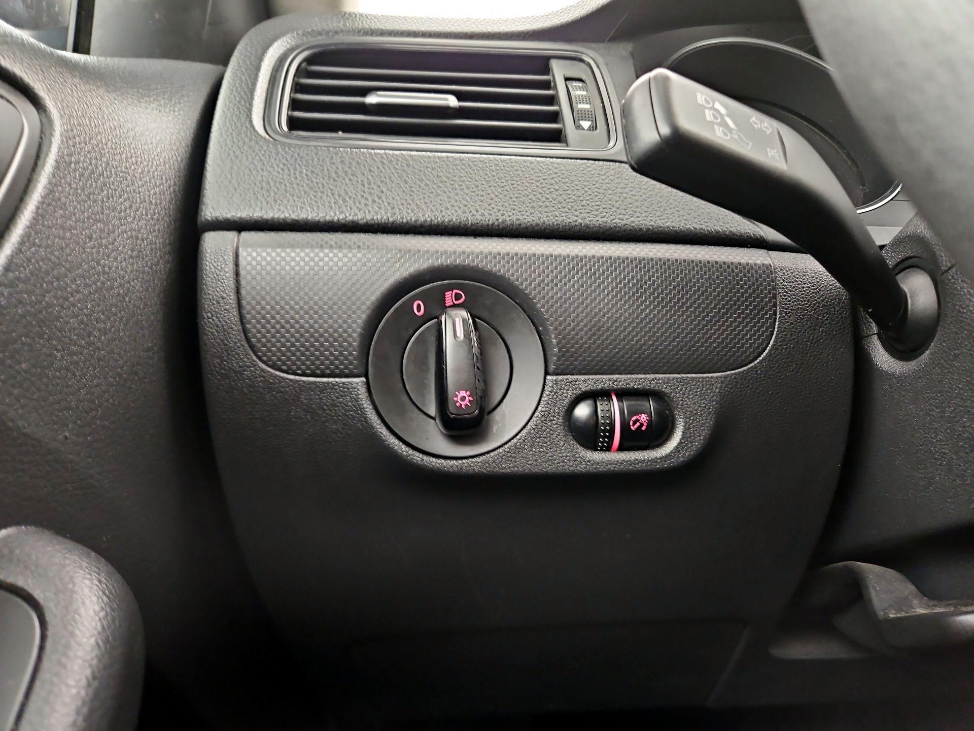Thumbnail: 2015 Volkswagen Jetta - 13