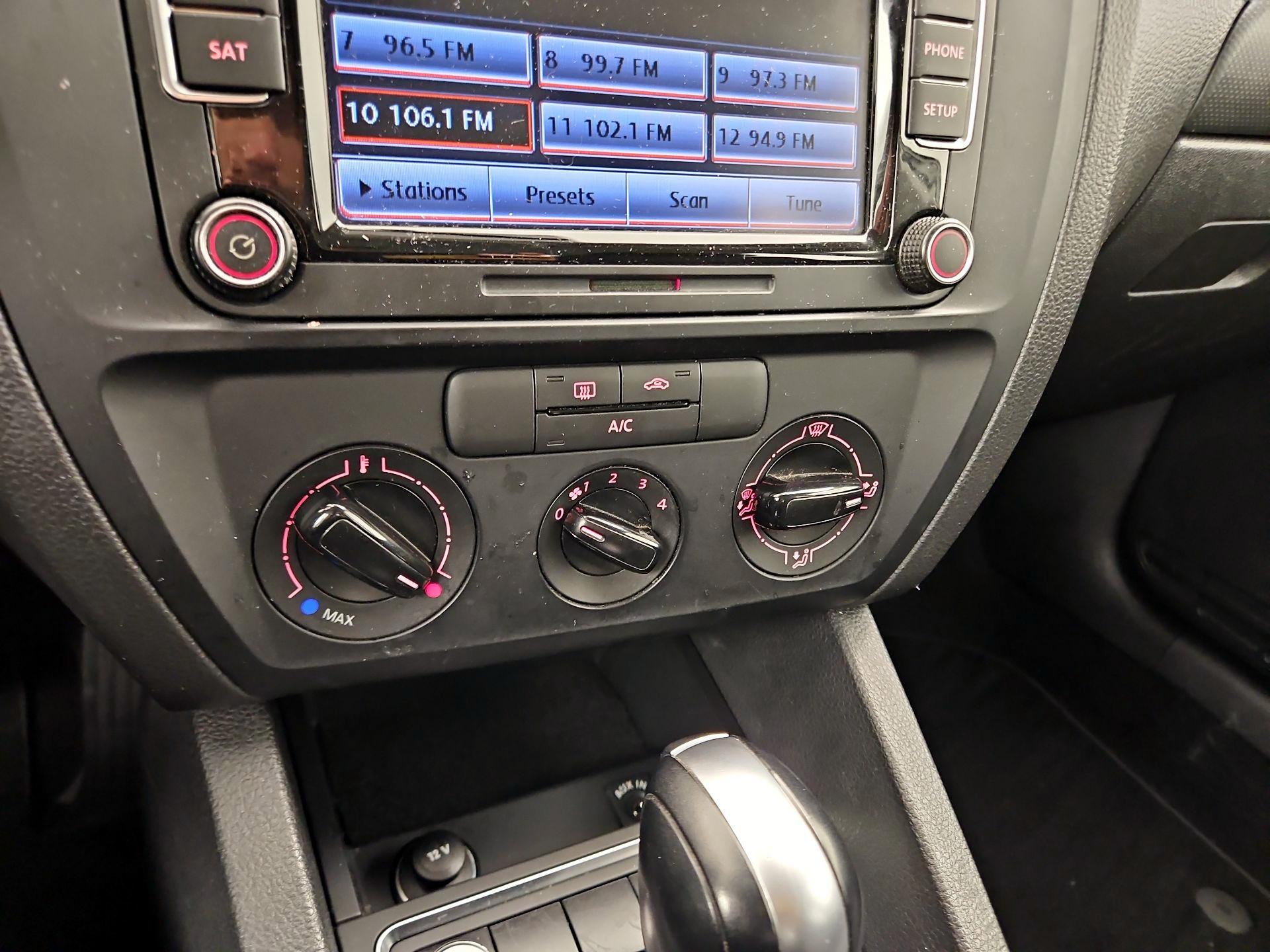 Thumbnail: 2015 Volkswagen Jetta - 16