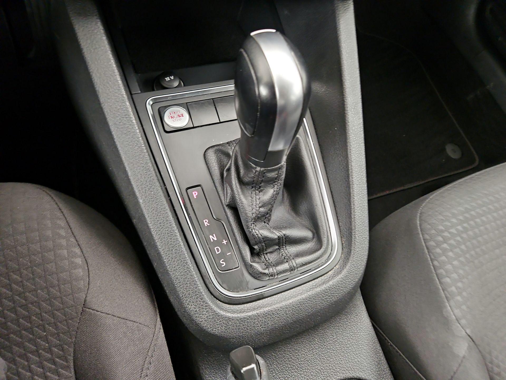 Thumbnail: 2015 Volkswagen Jetta - 17